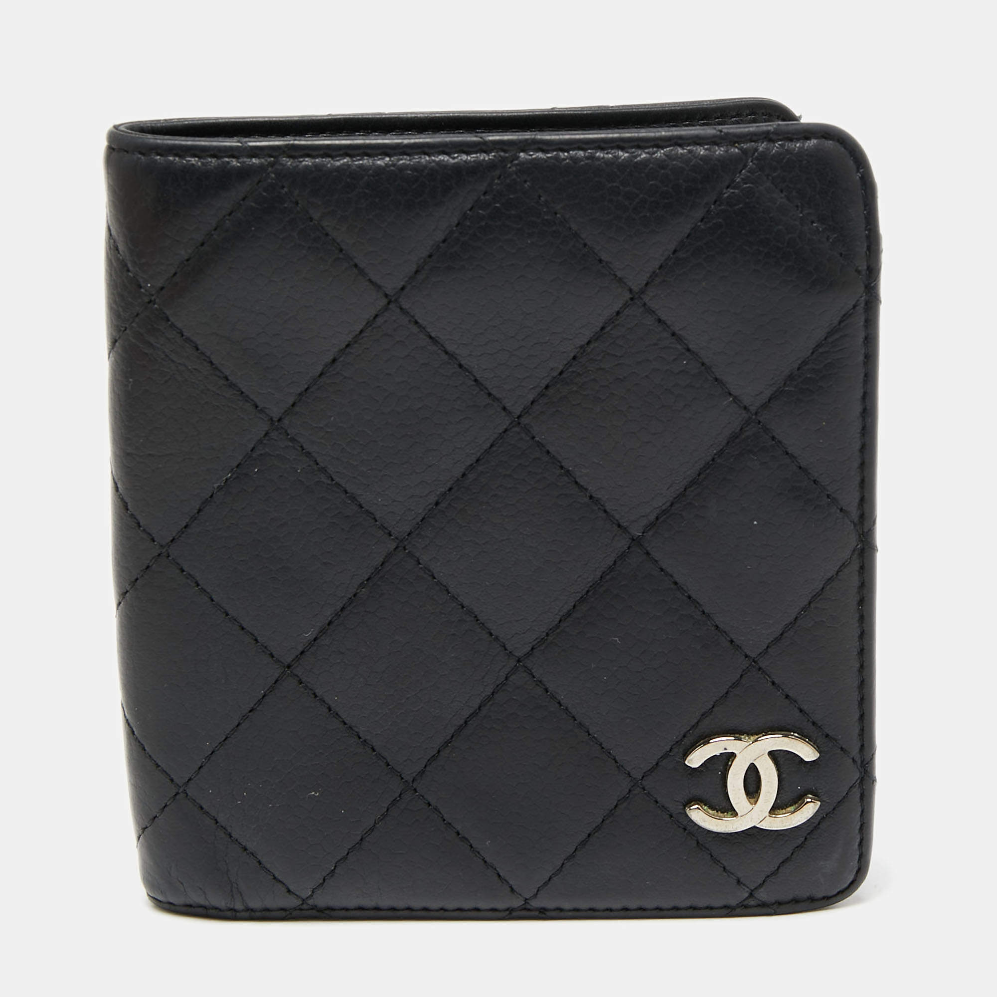 مملوكة مسبقًا Chanel Black Quilted Leather Bifold Wallet