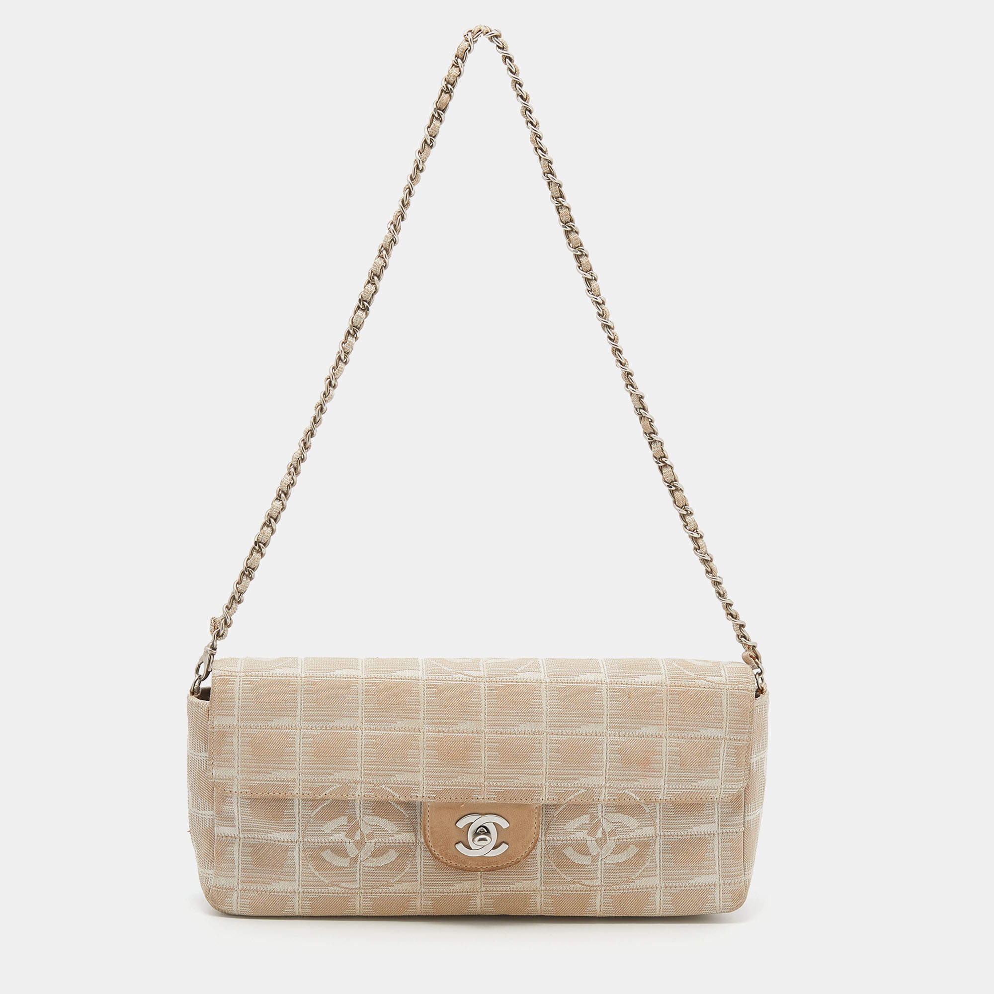 مملوكة مسبقًا حقيبة شانيل ترافيل لين إي / دبليو كانفاس بيج مبطن بقلاب