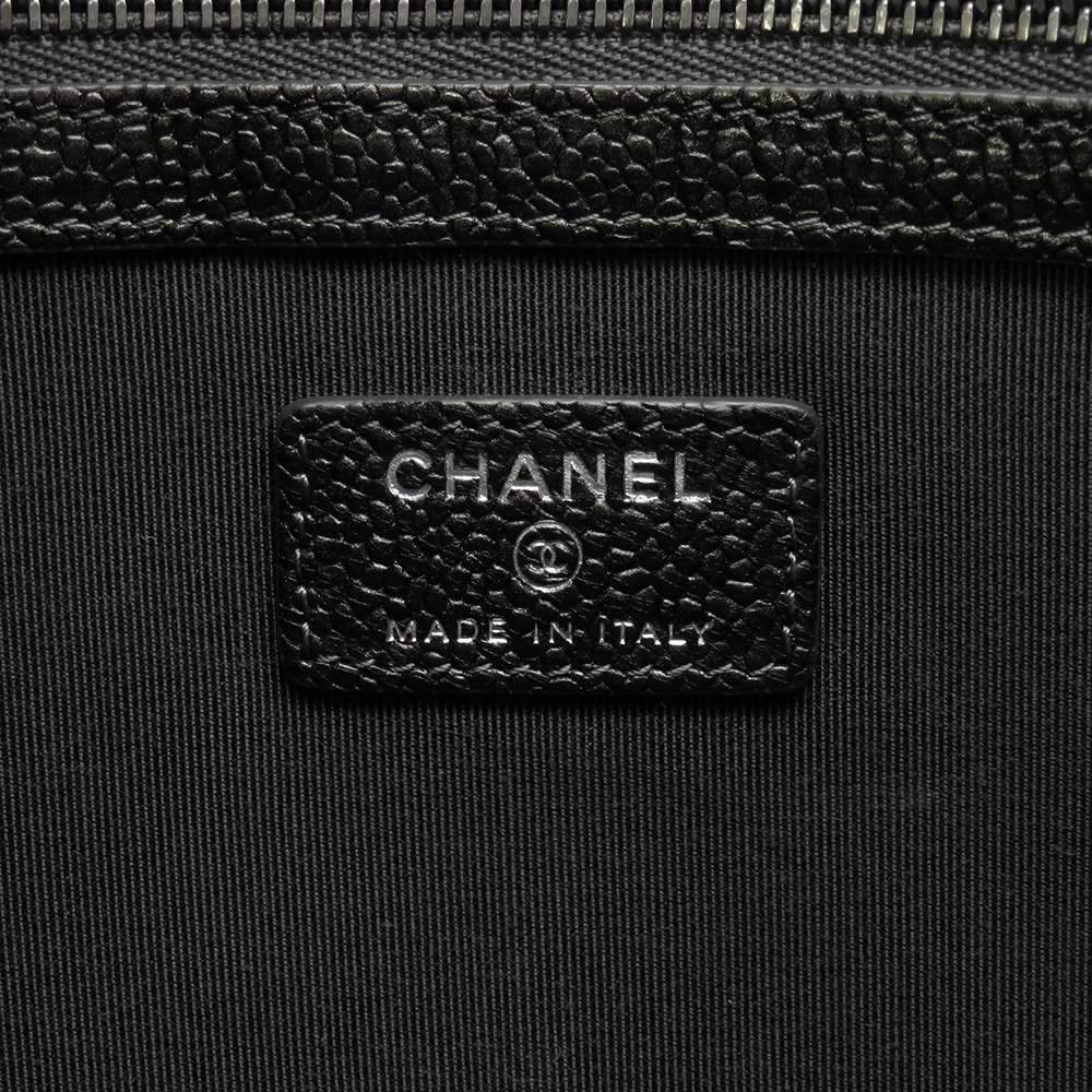 ViaAnabel - This chic and durable Chanel Black Caviar Leather