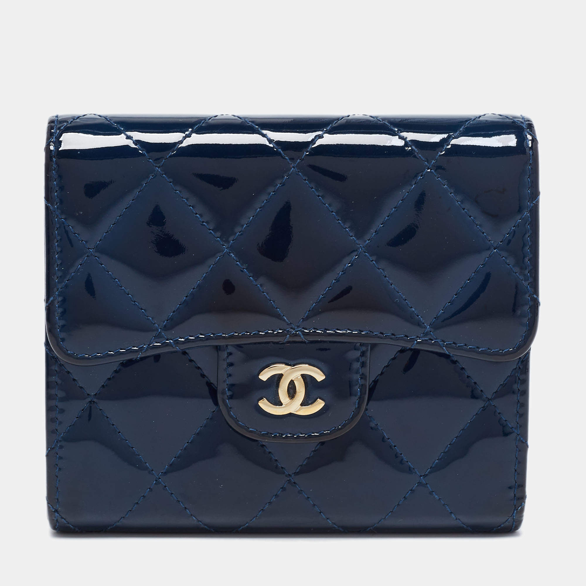 مملوكة مسبقًا Chanel Blue Patent Leather CC Wallet