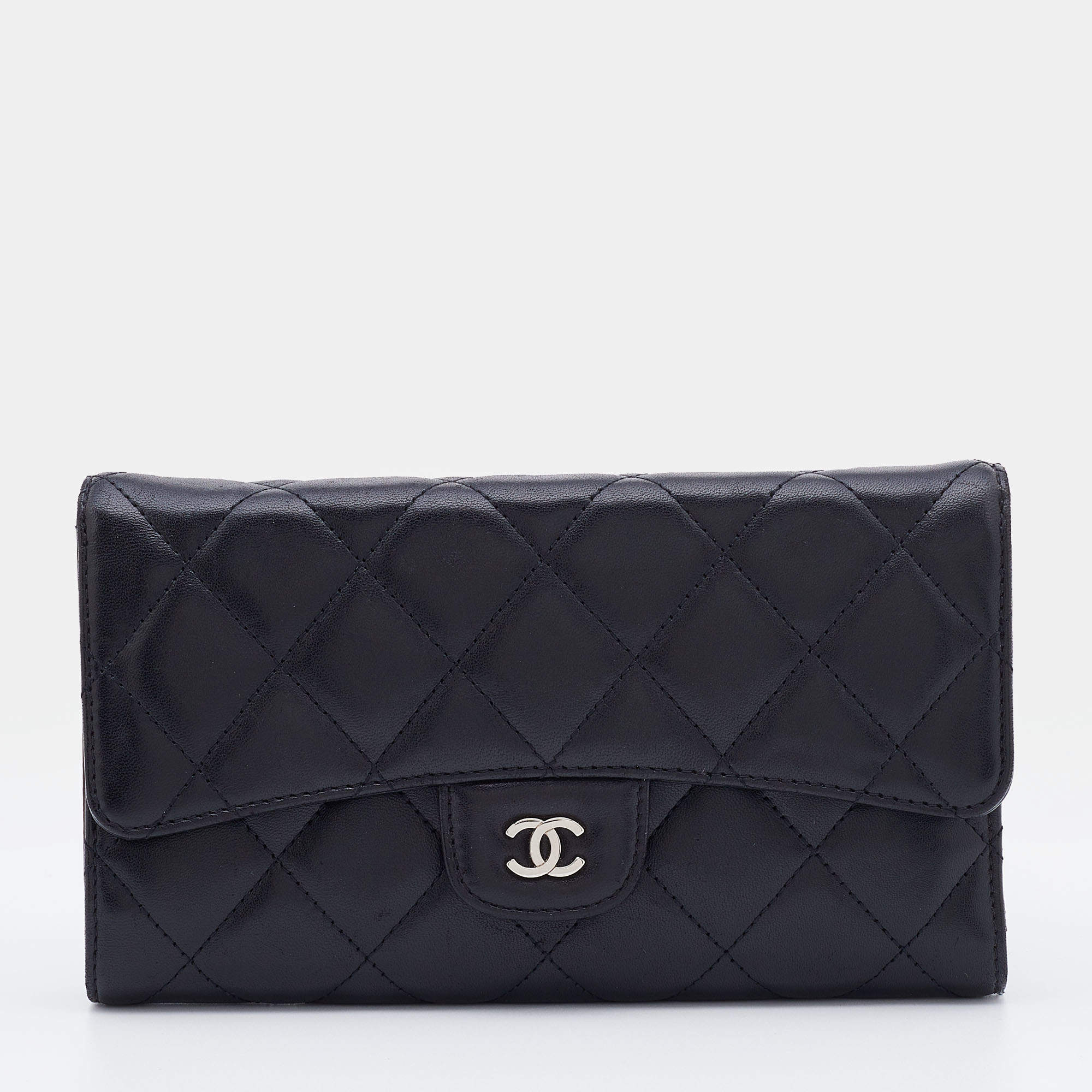 مملوكة مسبقًا Chanel Black Quilted Leather Classic CC Trifold Wallet
