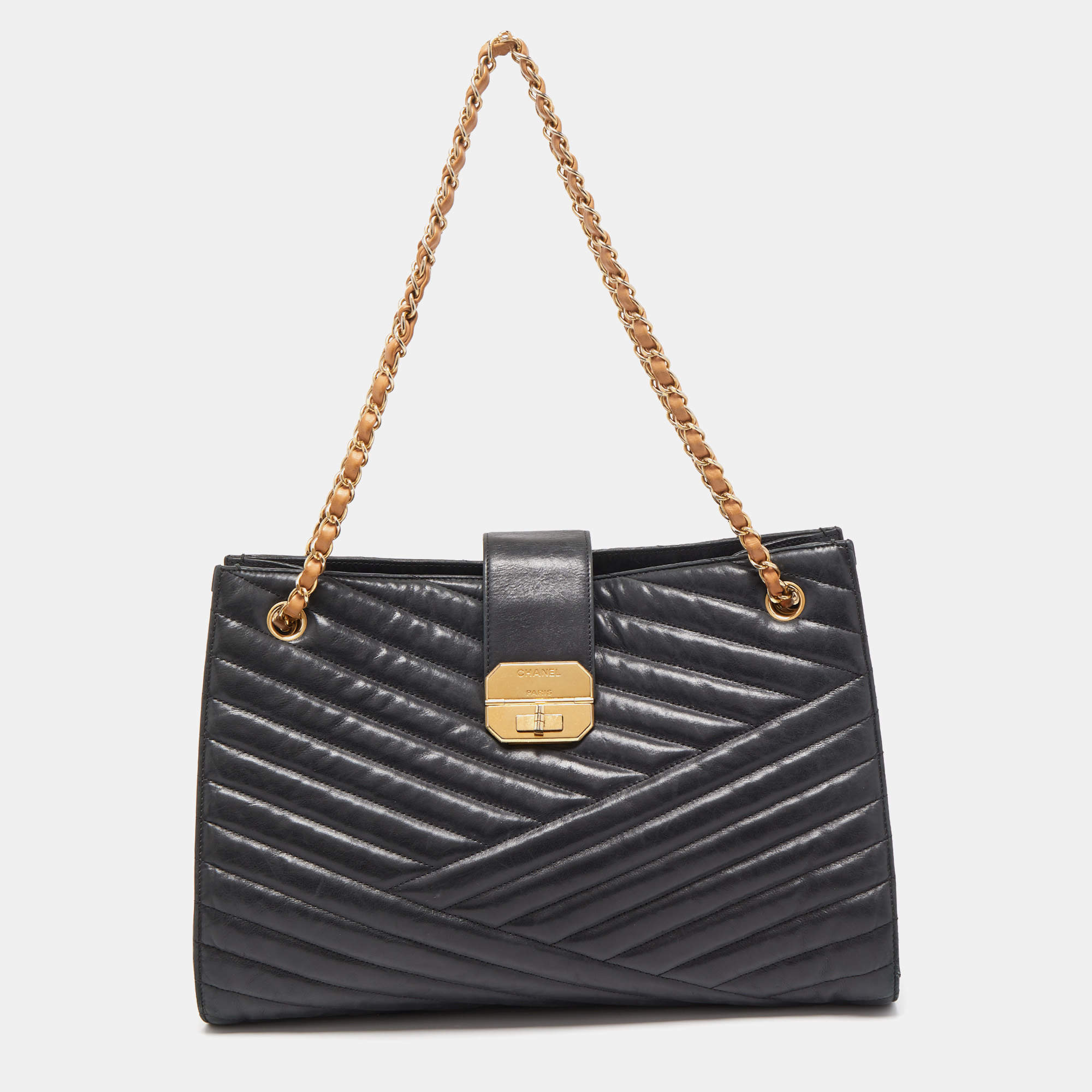 Pre Owned Chanel Black/Beige Chevron Leather Large Gabrielle Accordion Tote