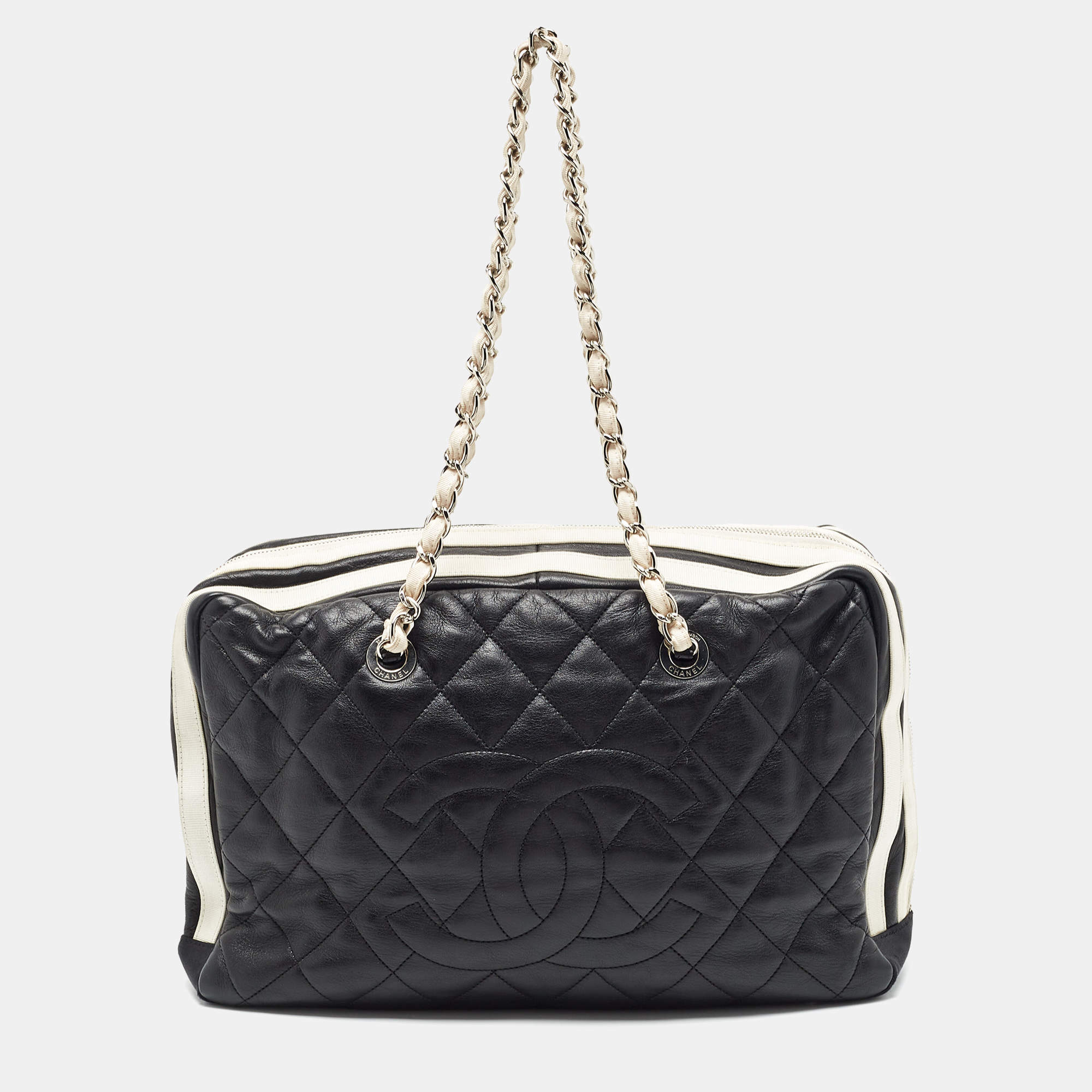 Pre Owned Chanel White/Black Quilted Leather CC Zip Shoulder Bag