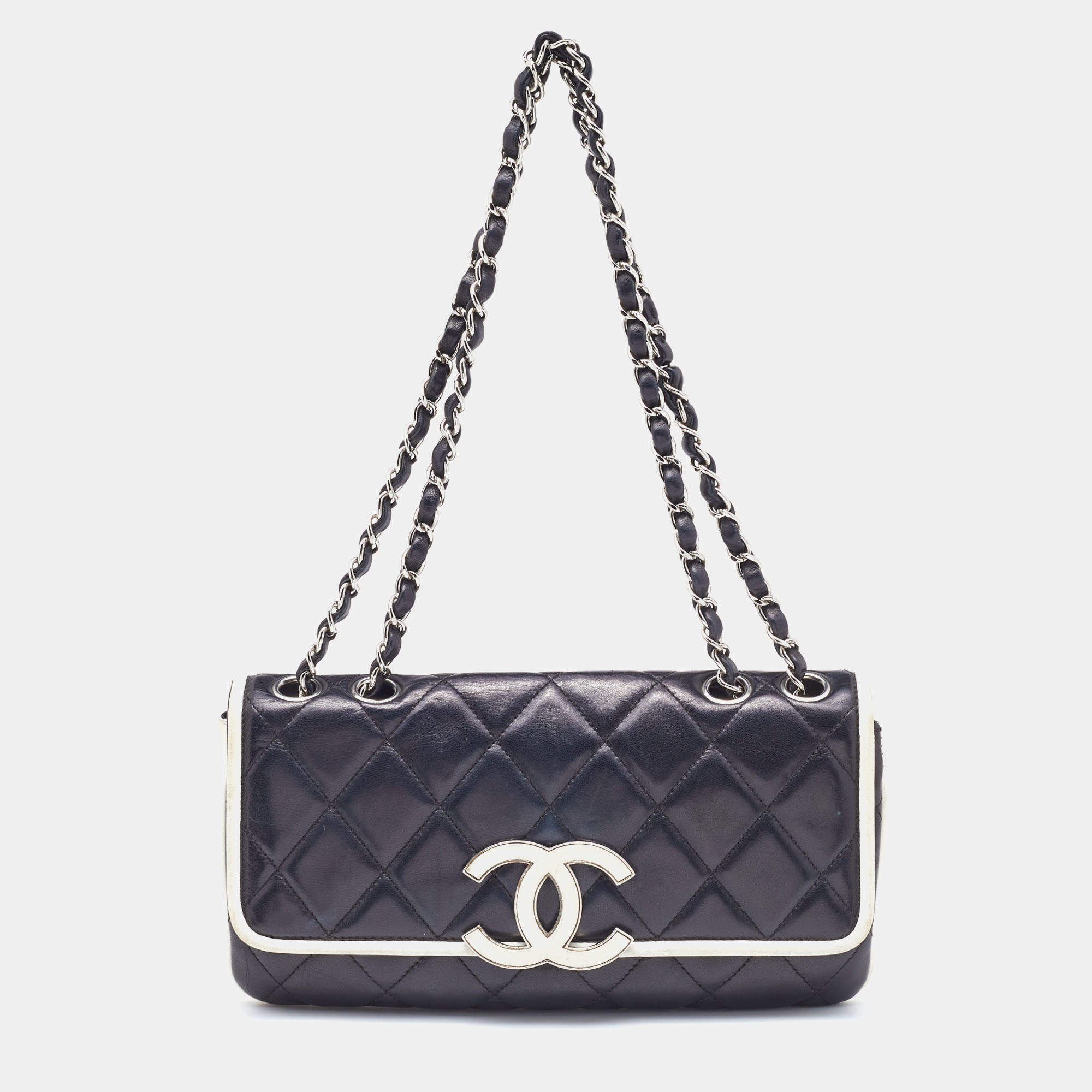 مملوكة مسبقًا Chanel Black Quilted Leather Divine Medium Flap Bag