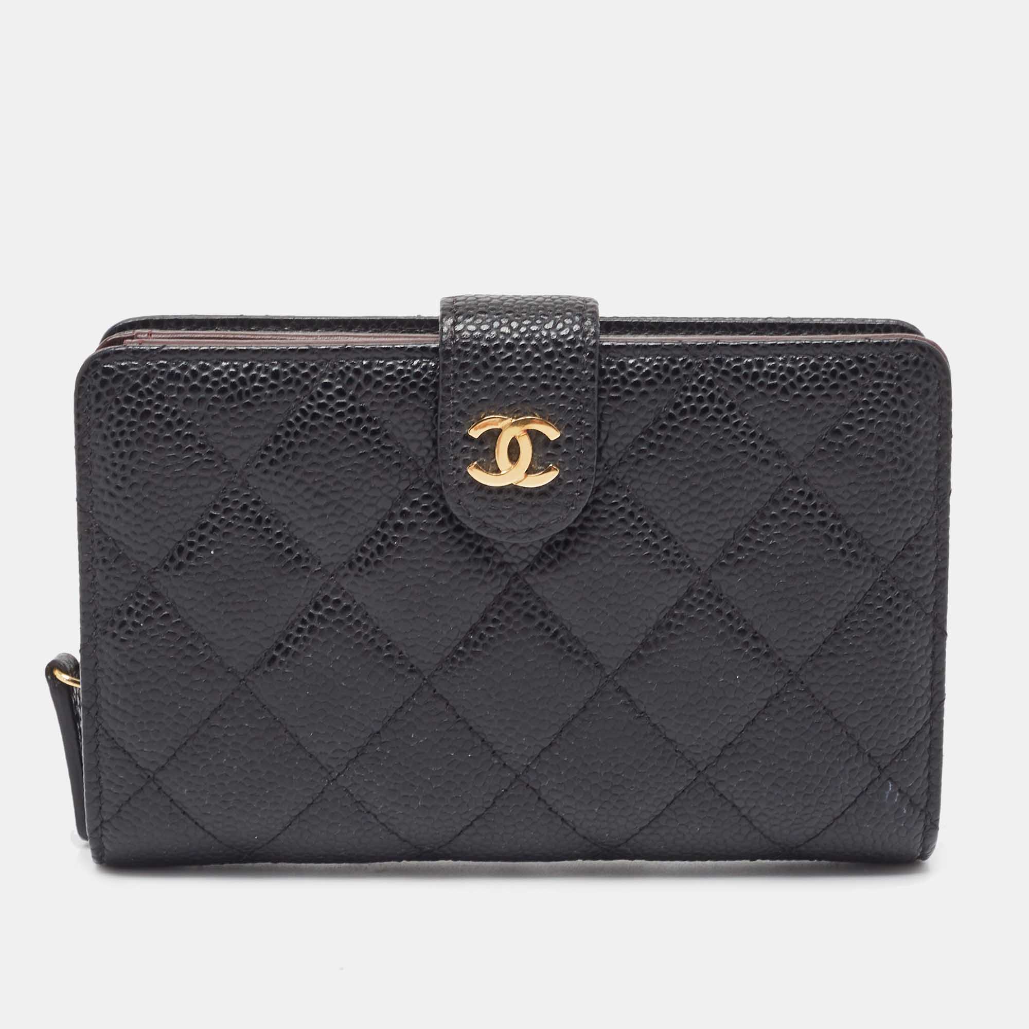 مملوكة مسبقًا Chanel Black Quilted Caviar Leather L-Zip Wallet