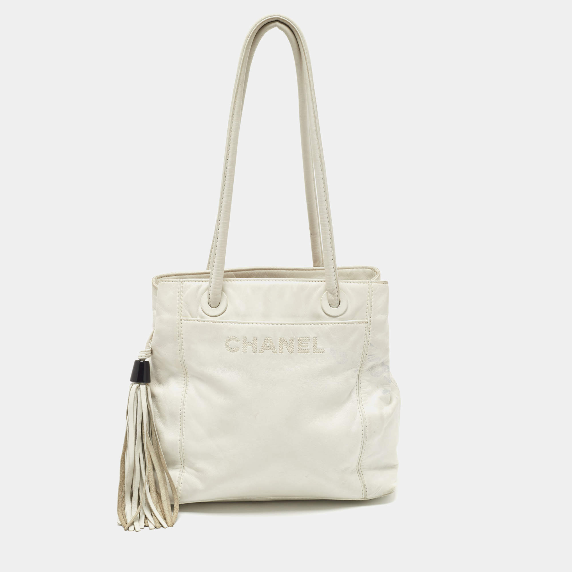 Pre Owned Chanel White Leather Vintage CC Tassel Bag