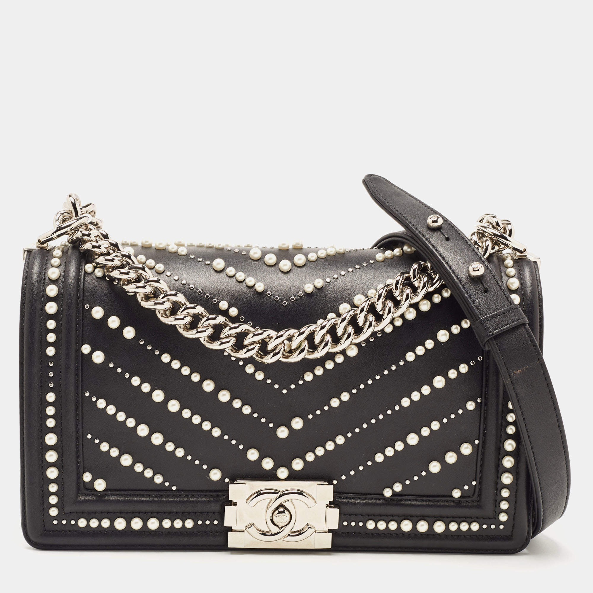 Pre Owned Chanel Black Chevron Caviar and Leather Medium Pearl Boy Flap Bag