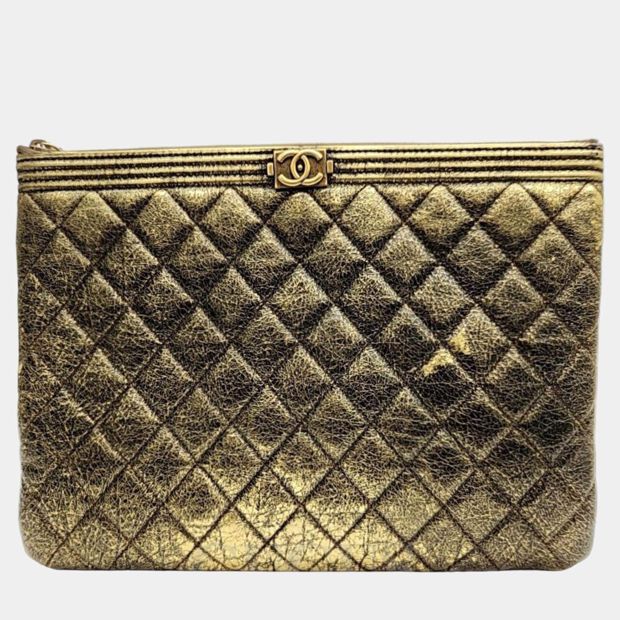 Pre Owned Chanel Caviar Boy Clutch New Medium