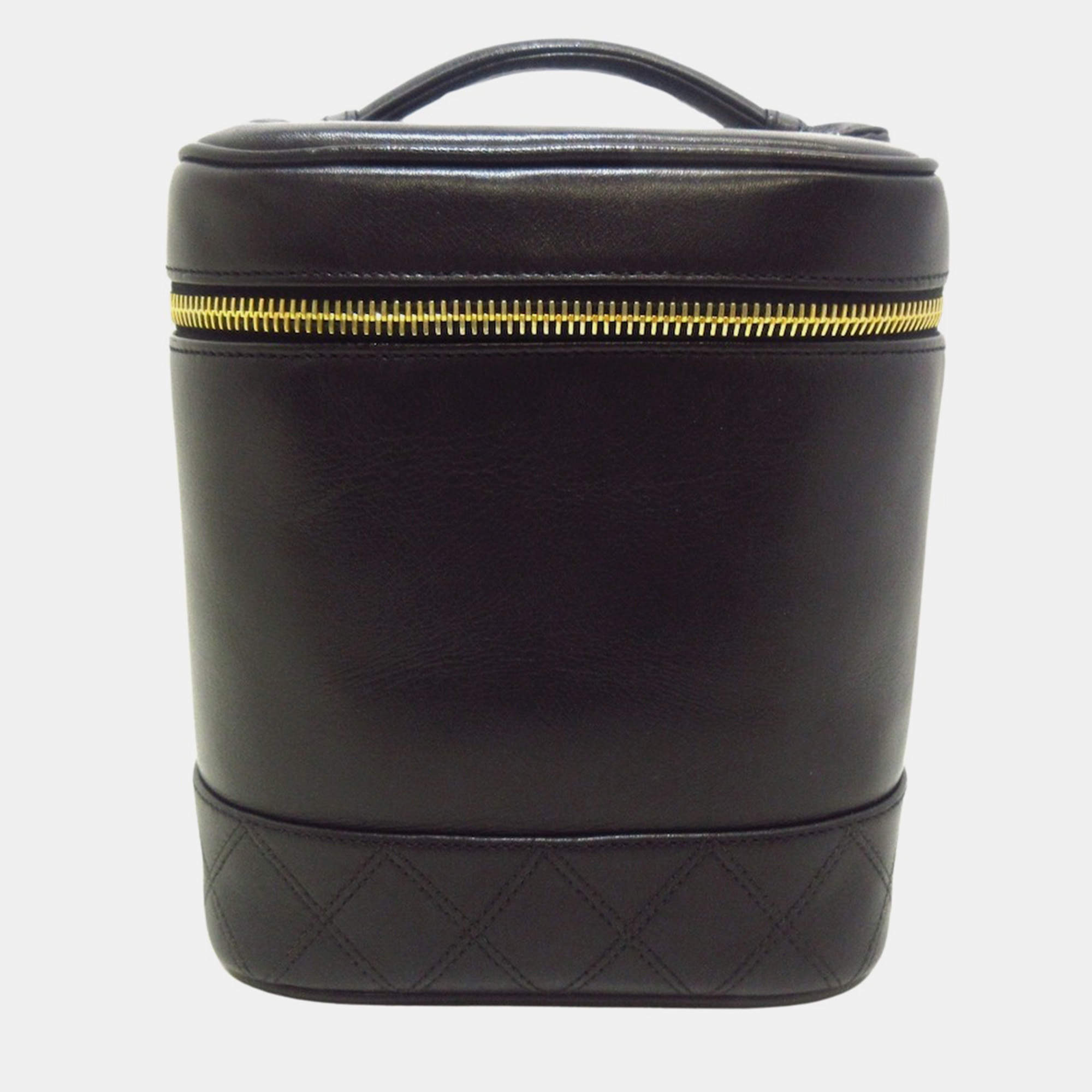 Trendy cc vanity leather handbag Chanel Black in Leather - 37705922