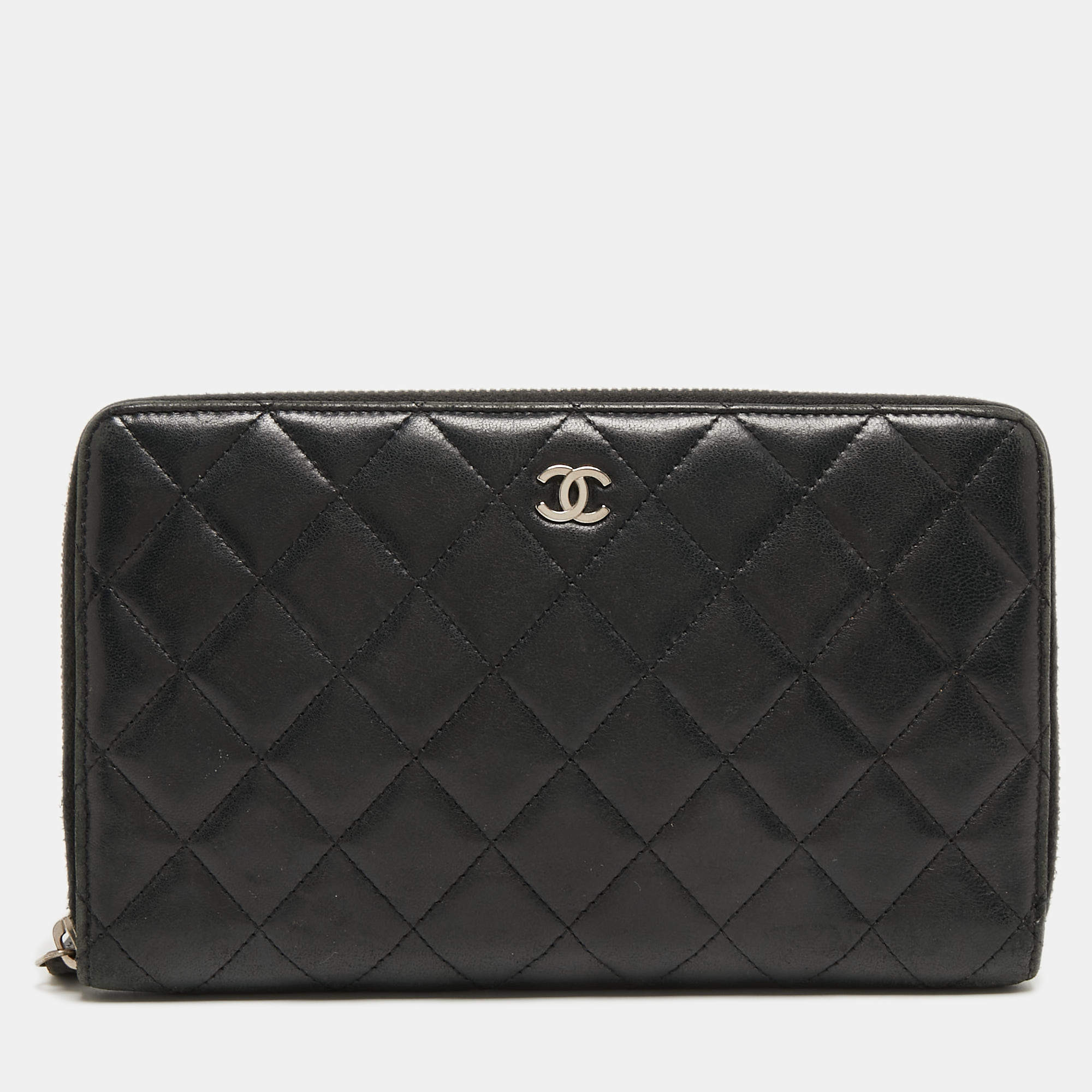 Pre Owned Chanel Black Quilted Leather Zip Around Classic Organizer