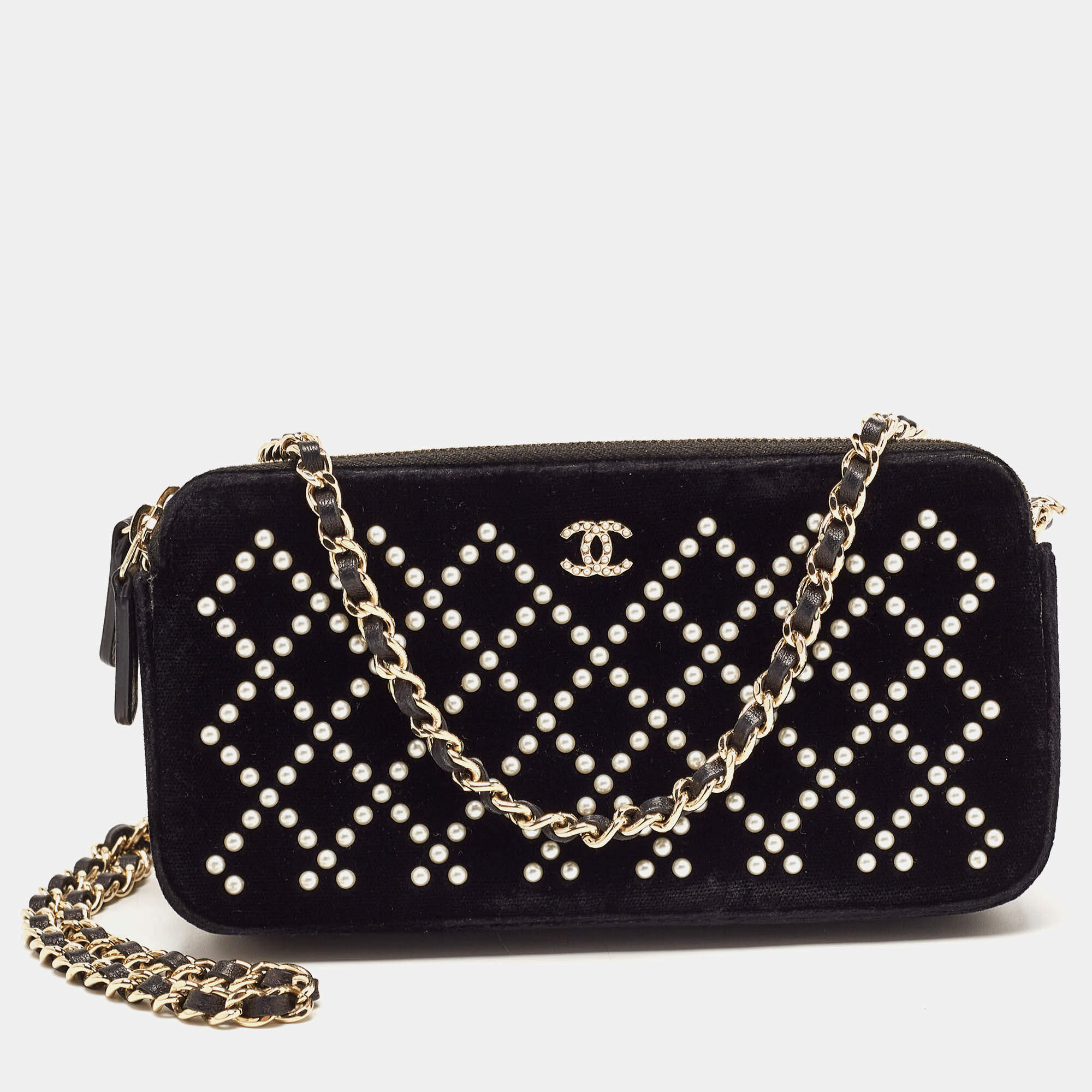 Pre Owned Chanel Black Quilted Pearl Velvet Double Zip Clutch Bag