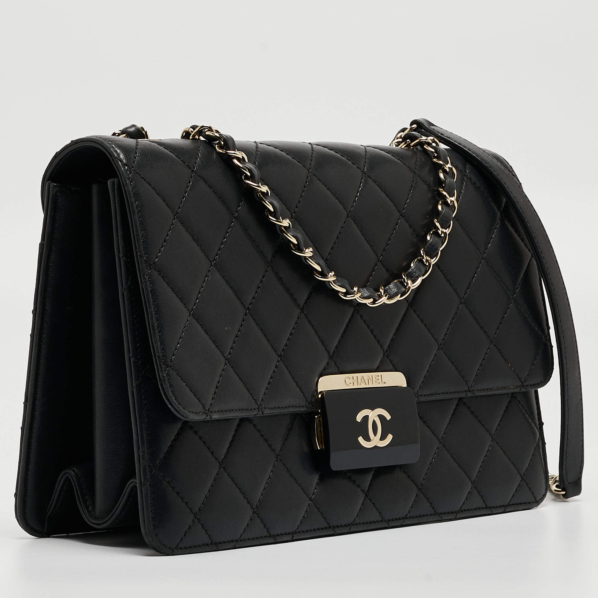 Chanel beauty online lock