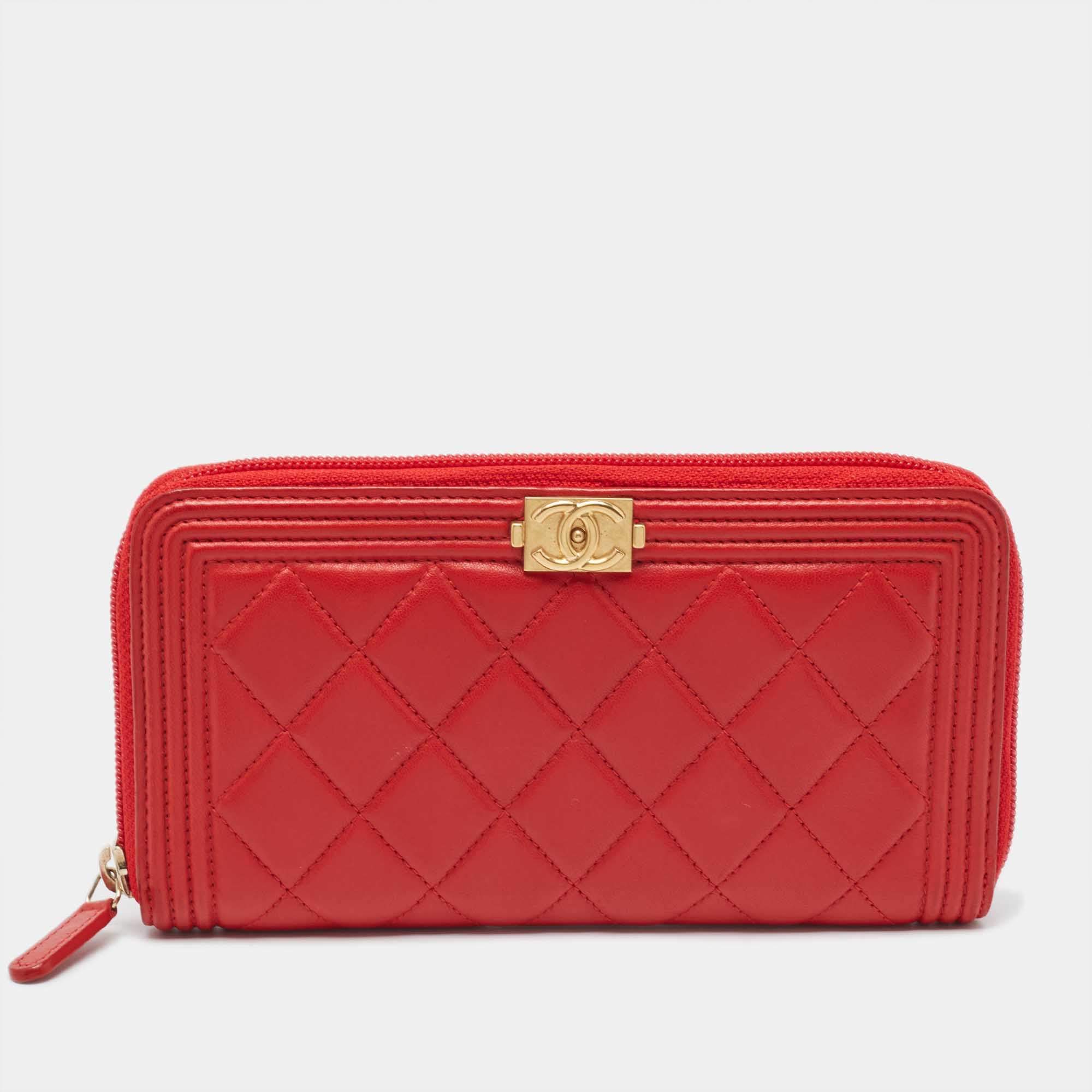 Pre Owned Chanel Red Quilted Leather Boy Zip Around Wallet