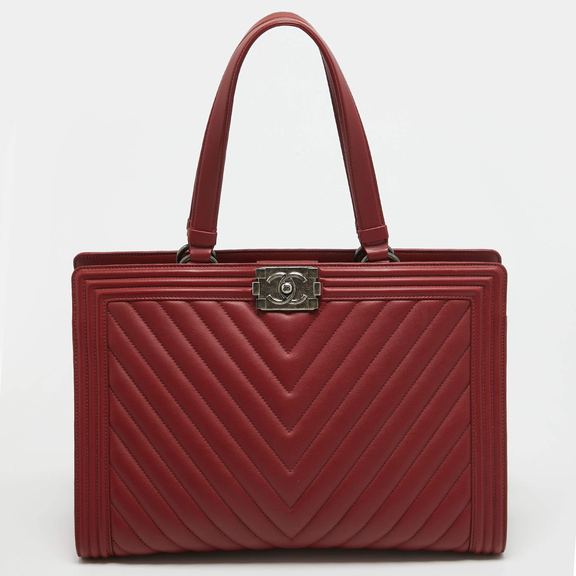Pre Owned Chanel Red Chevron Quilted Leather Large Boy Shopper Tote
