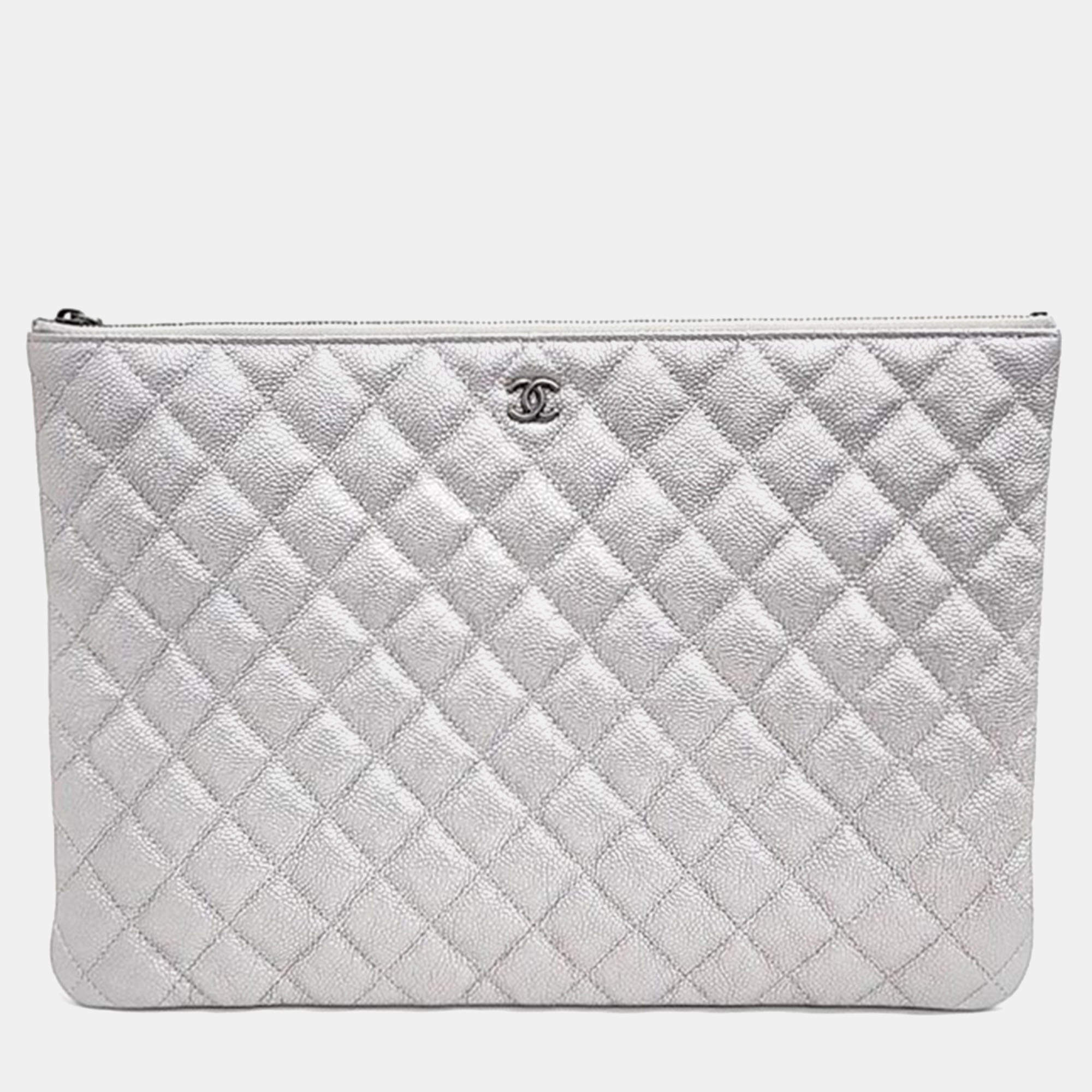 Pre Owned Chanel Silver Caviar Leather Clutch Bag