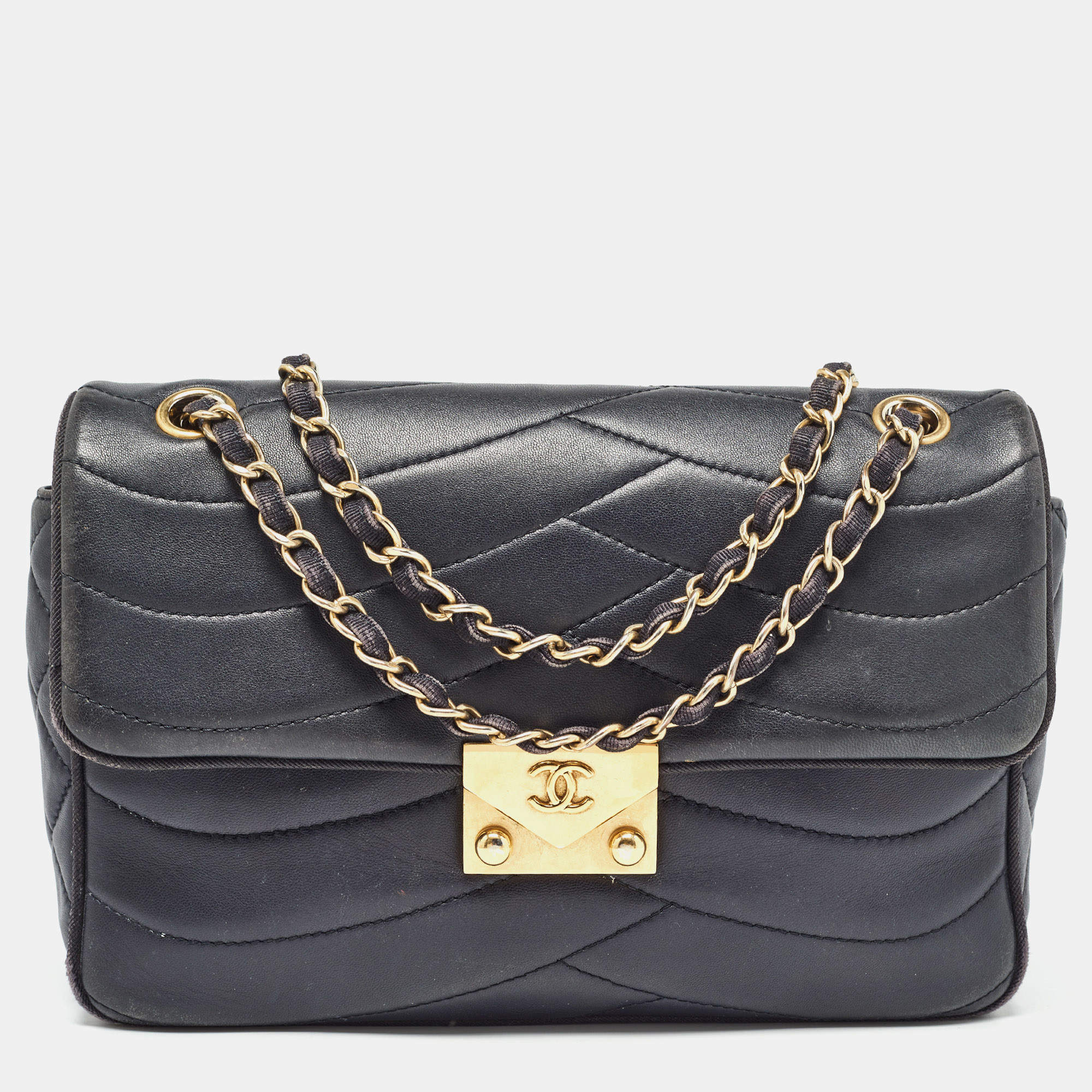 Pre Owned Chanel Navy Blue Quilted Leather Medium Pagoda Flap Bag