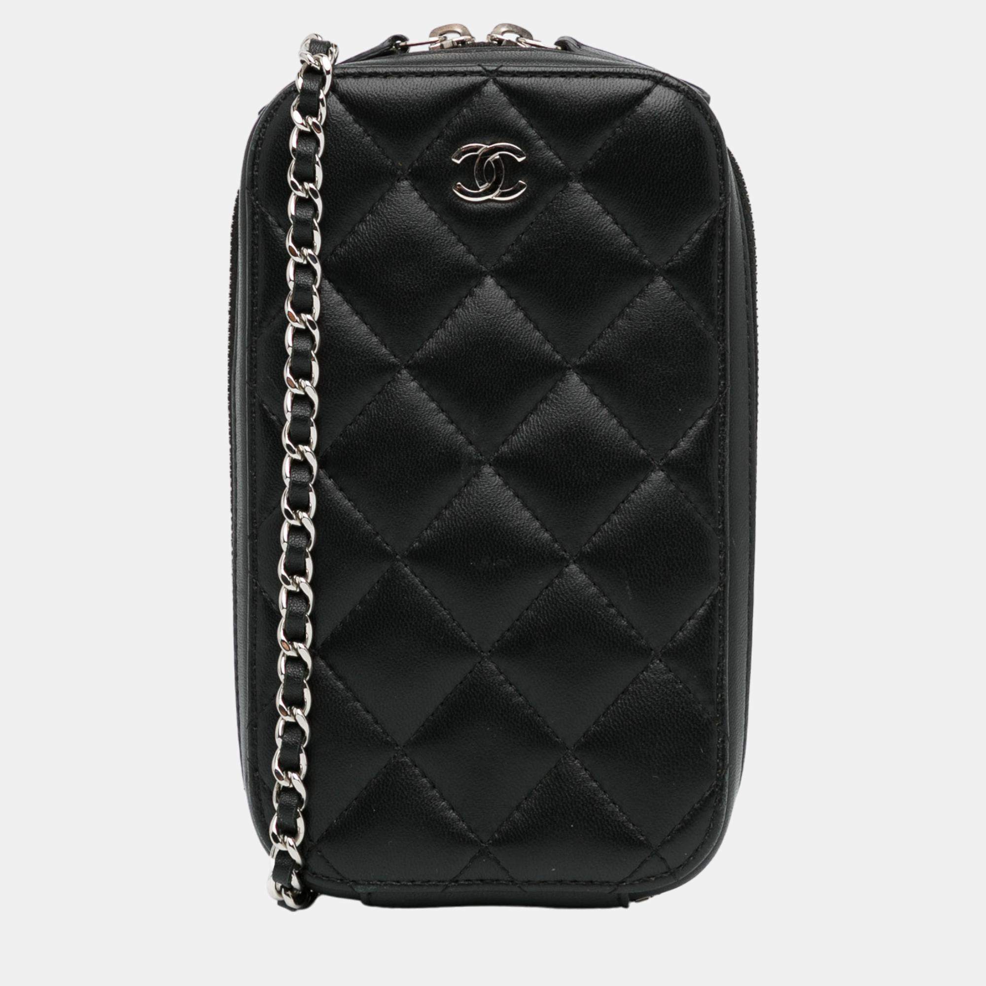 Pre Owned Chanel Black CC Quilted Lambskin Zip Phone Case