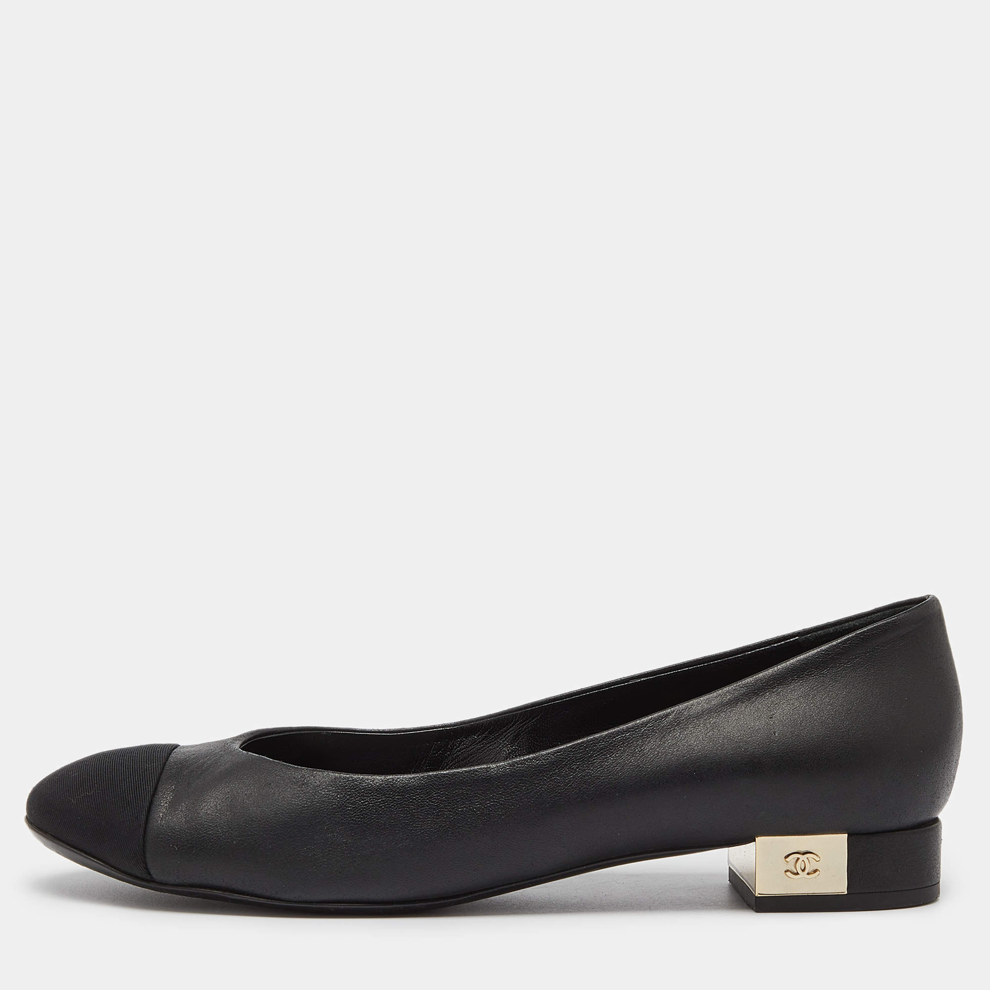 Pre Owned Chanel Black Leather and Canvas CC Cap Toe Ballet Flats Size 39
