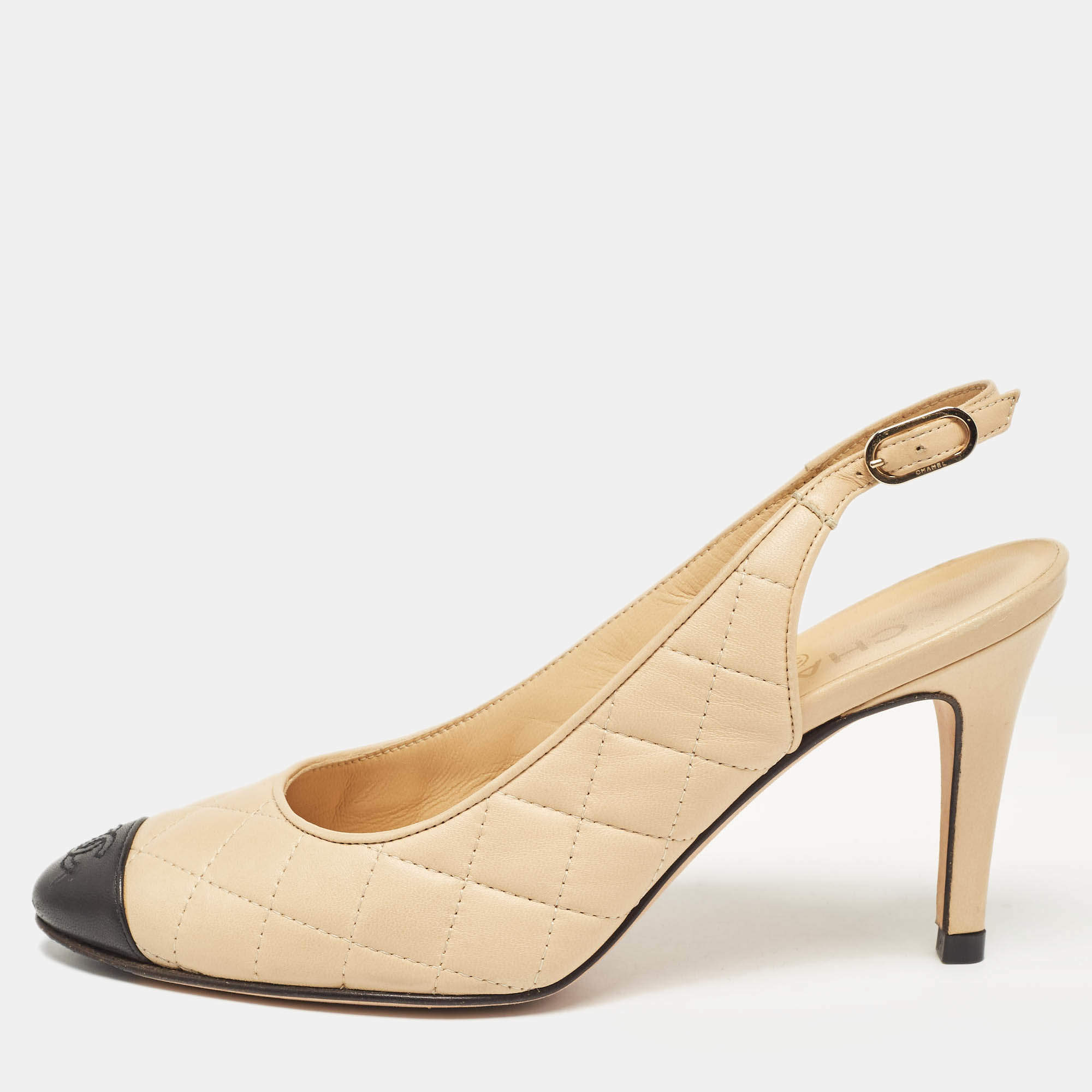 Pre Owned Chanel Beige/Black Quilted Leather CC Cap Toe Slingback Pumps Size 38.5