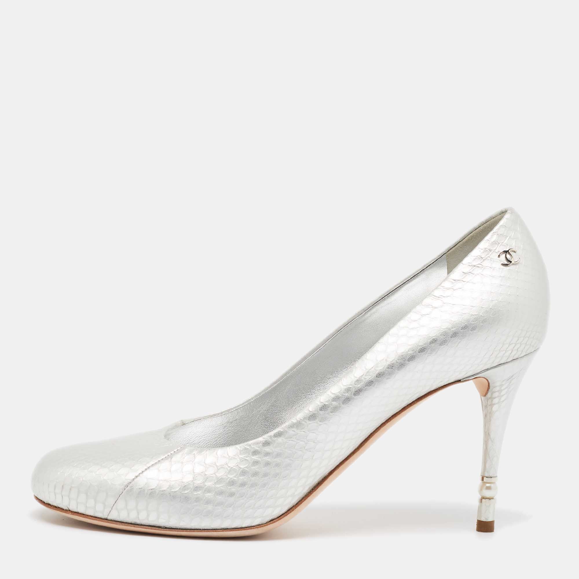 Pre Owned Chanel Silver Embossed Snakeskin CC Round Toe Pumps Size 41