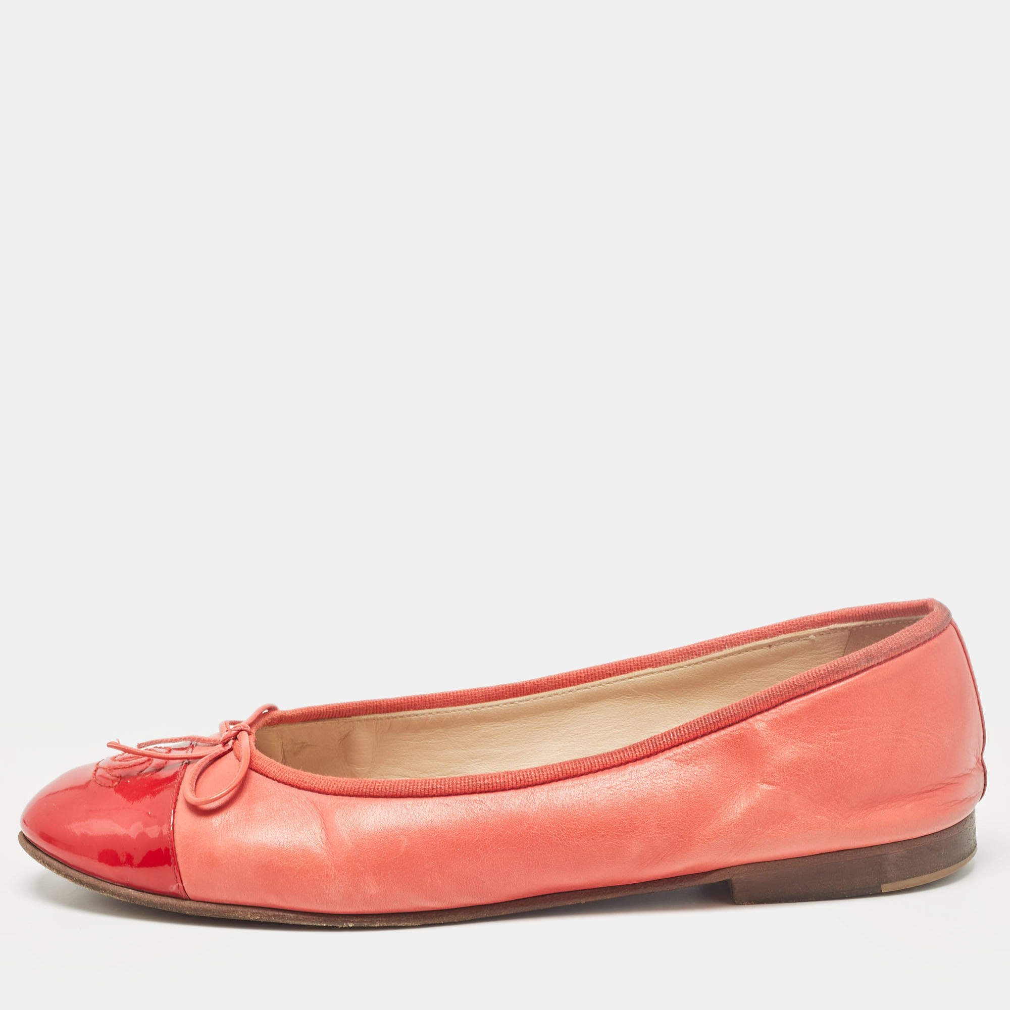 Pre Owned Chanel Red Leather and Patent CC Cap Toe Ballet Flats Size 39