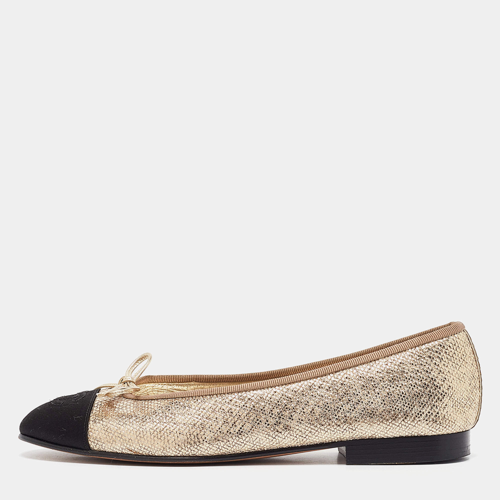 Pre Owned Chanel Gold/Black Leather and Satin CC Ballet Flats Size 37.5