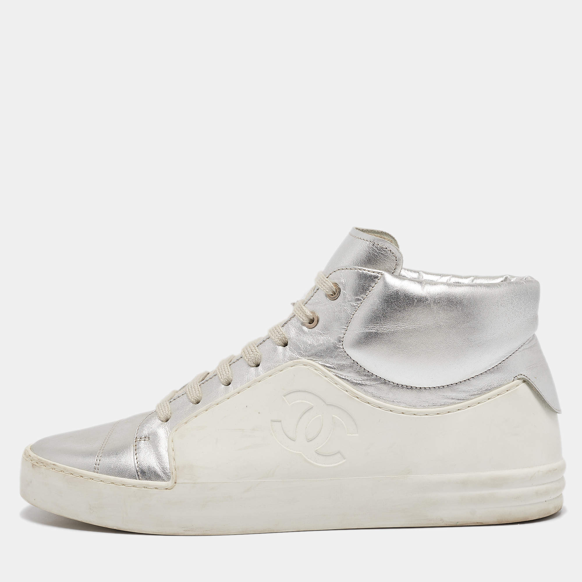 Pre Owned Chanel White/Silver Leather and Rubber High Top Sneakers Size 39