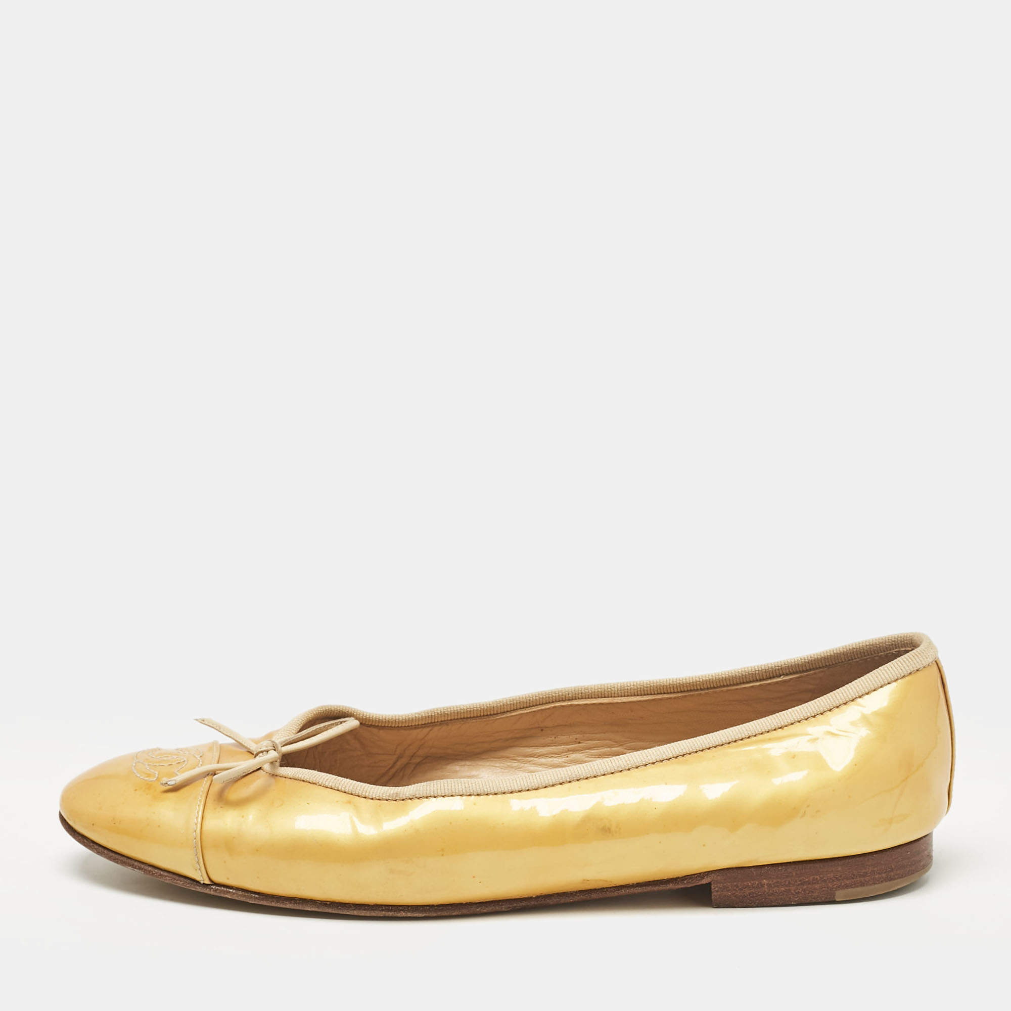 Pre Owned Chanel Yellow Patent Leather CC Bow Ballet Flats Size 39