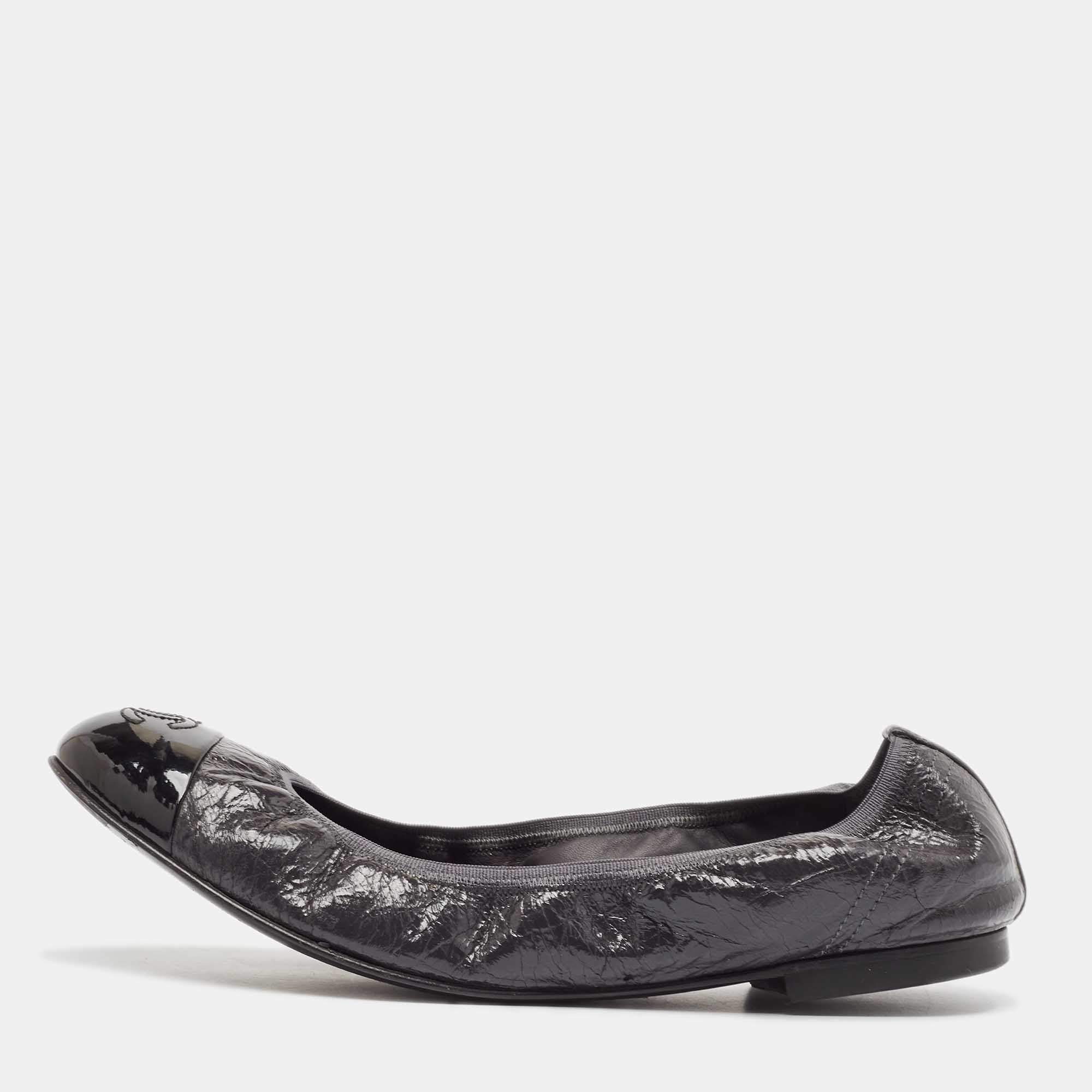 Chanel Grey/Black Patent Leather CC Scrunch Ballet Flats Size 42