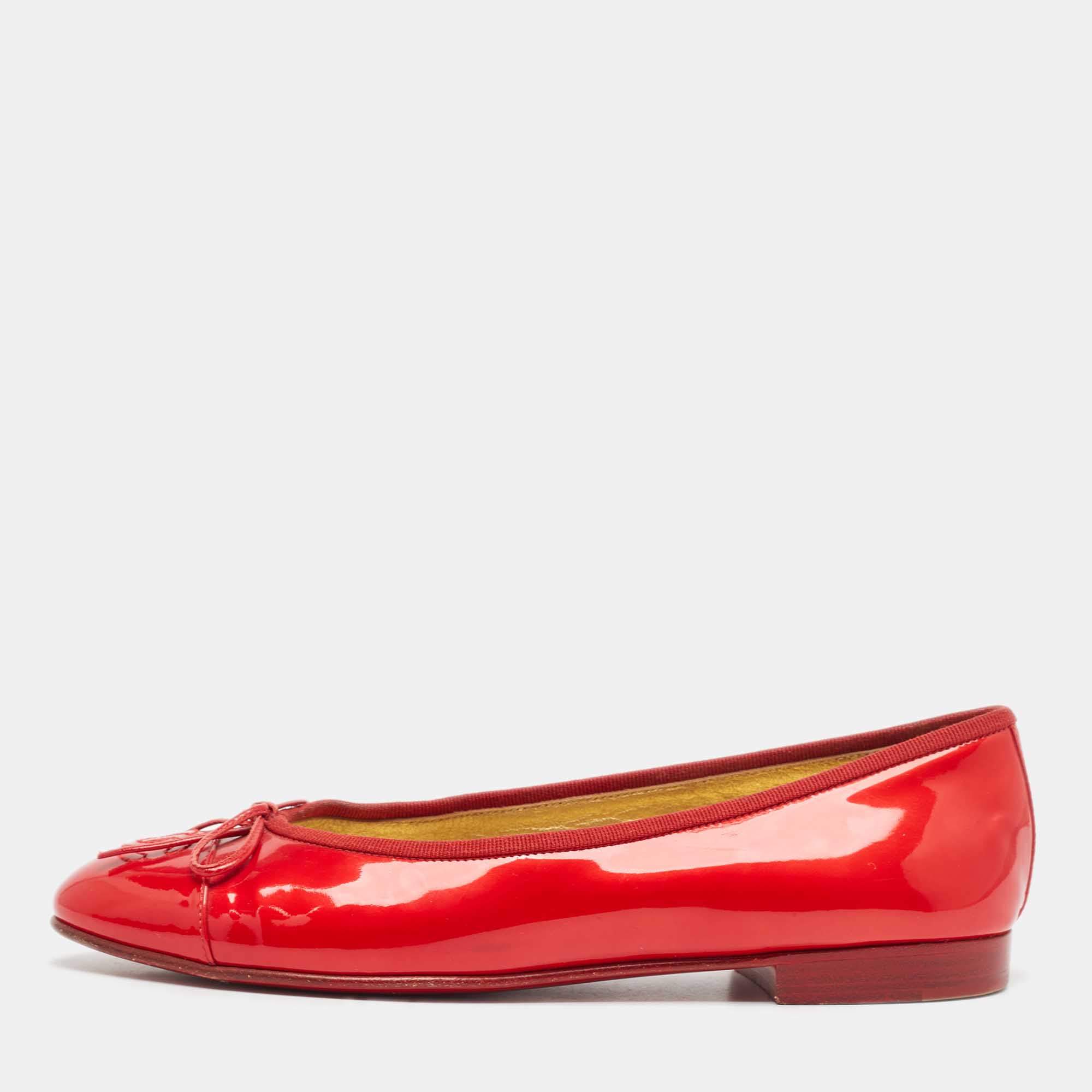 Pre Owned Chanel Red Patent Leather CC Ballet Flats Size 37.5