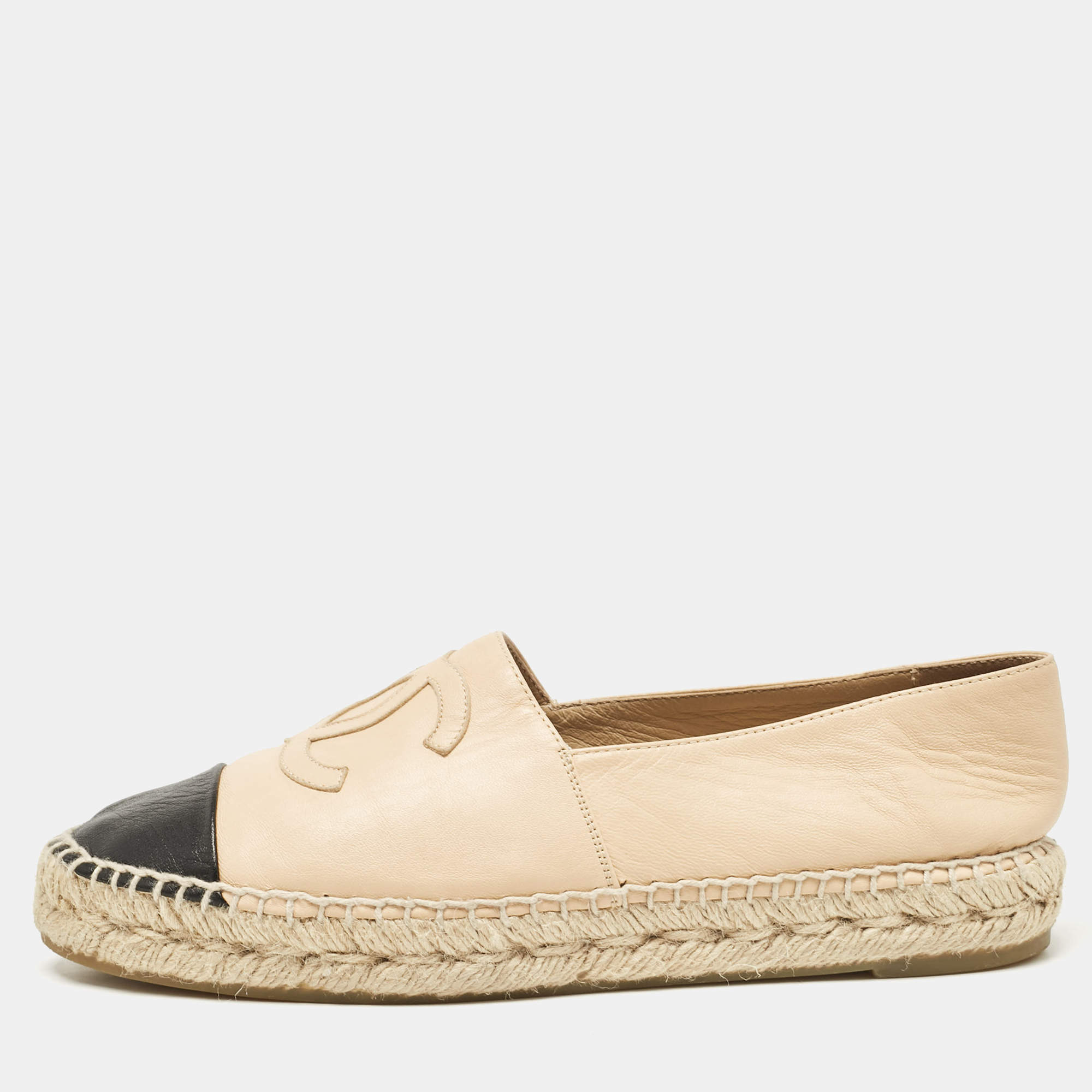 Pre Owned Chanel Beige/Black Leather CC Espadrille Flats Size 38