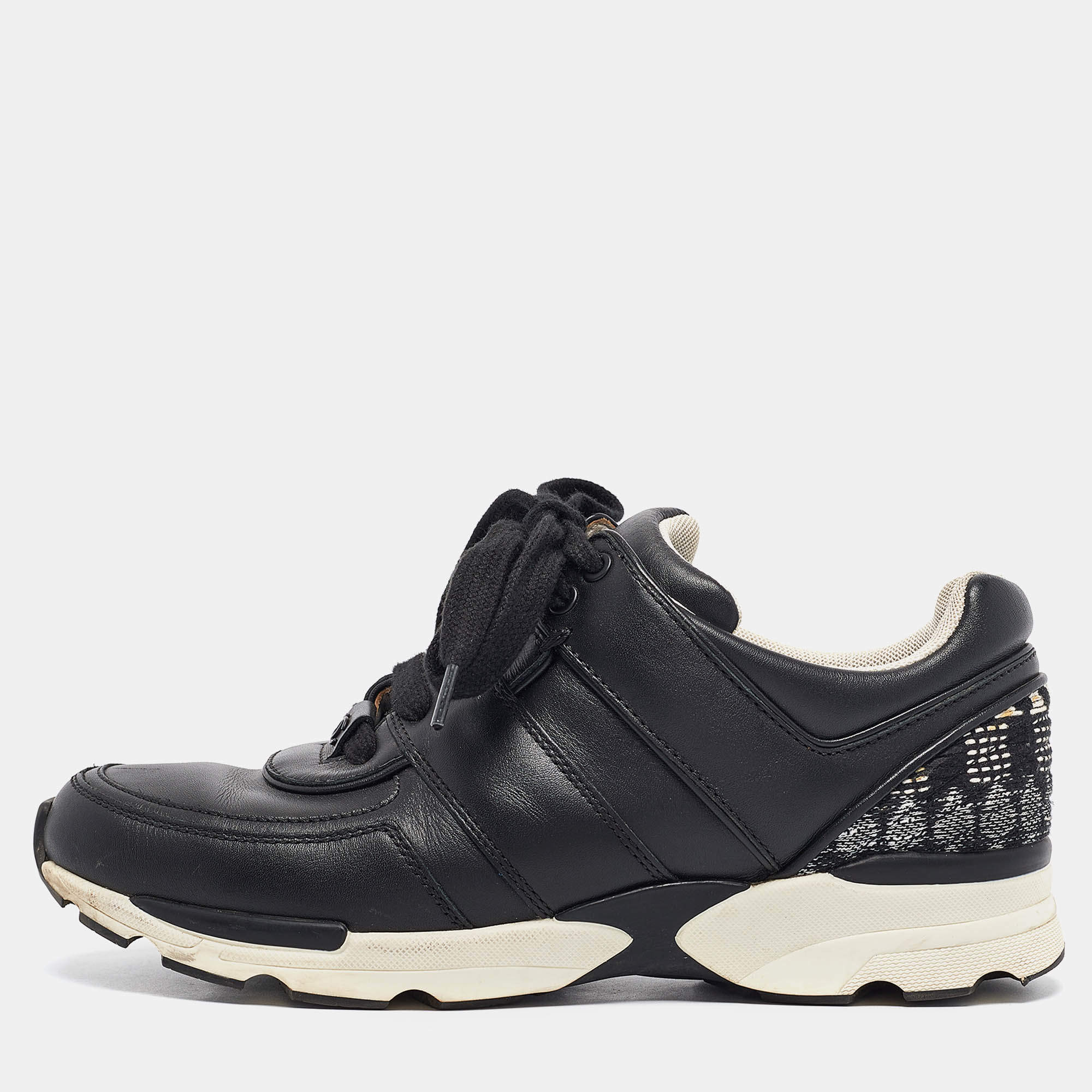 Pre Owned Chanel Black Leather CC Logo Low Top Sneakers Size 37.5