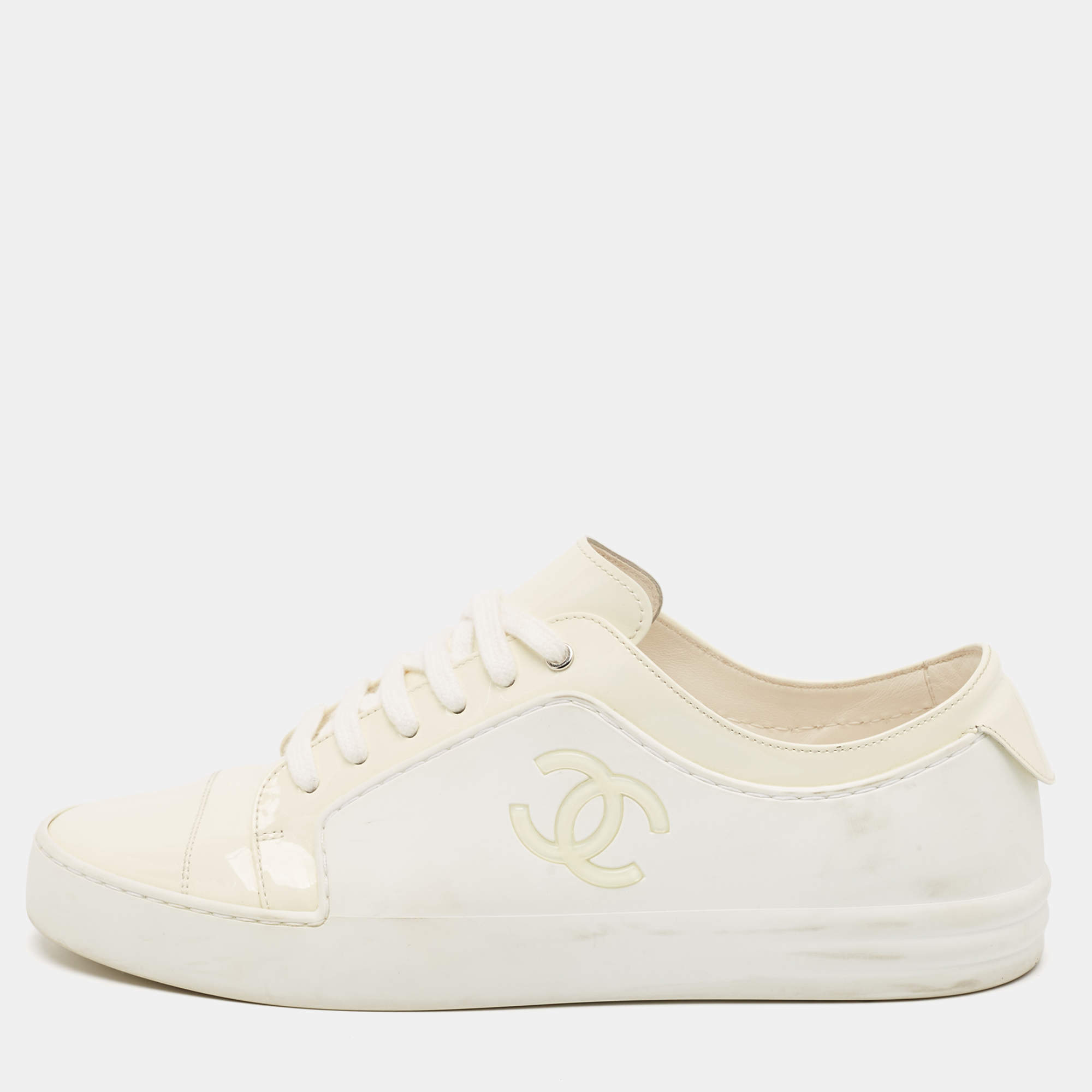 Pre Owned Chanel White/Cream Rubber and Leather CC Low Top Sneakers Size 40 