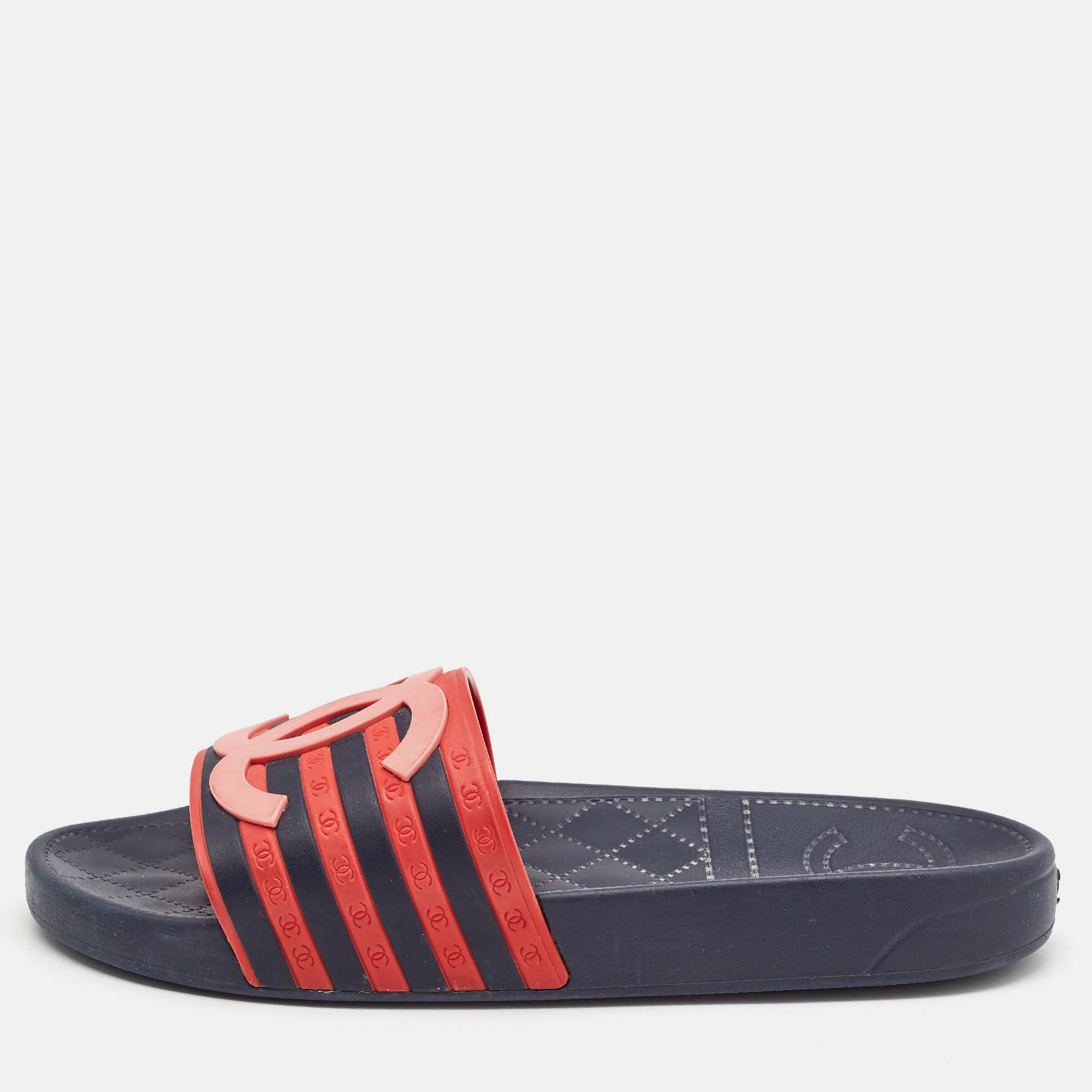 Pre Owned Chanel Navy Blue/Red Striped Rubber CC Slides Size 36