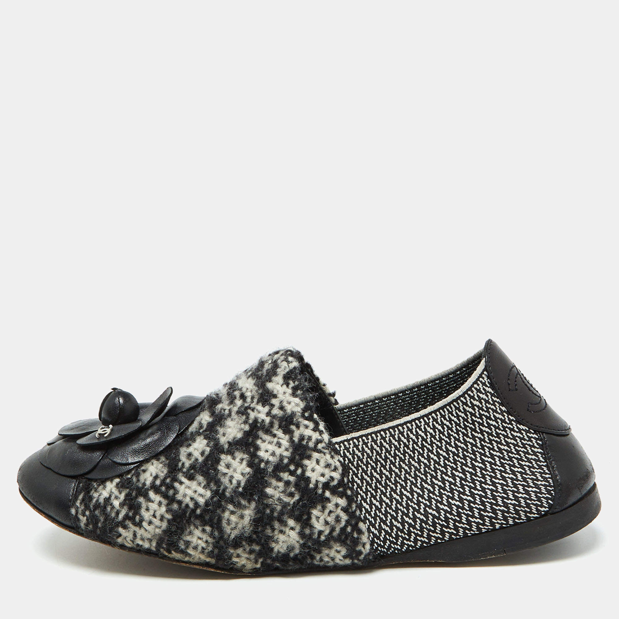 Pre Owned Chanel Black/White Tweed Fabric and Leather Camellia Loafers Size 37