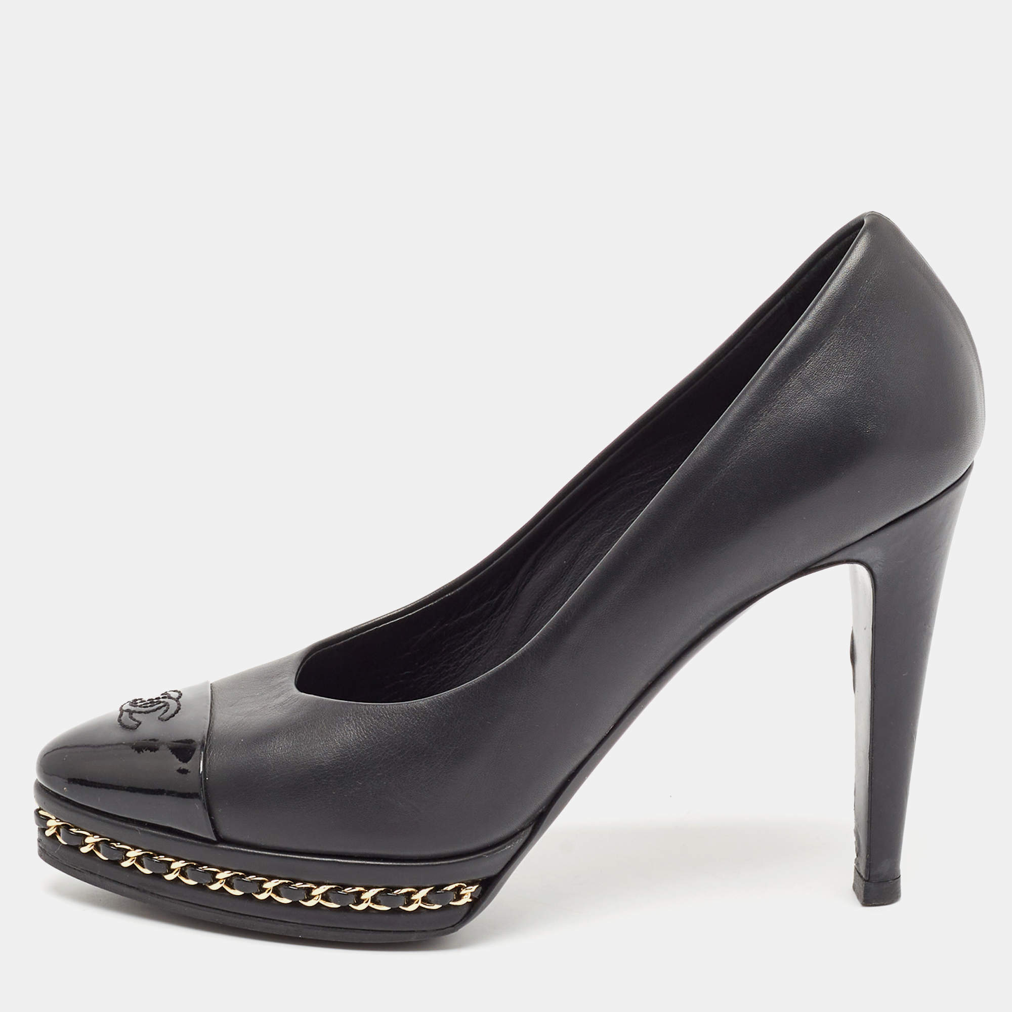 Chanel Black Leather and Patent Cap Toe CC  Pumps Size 38.5