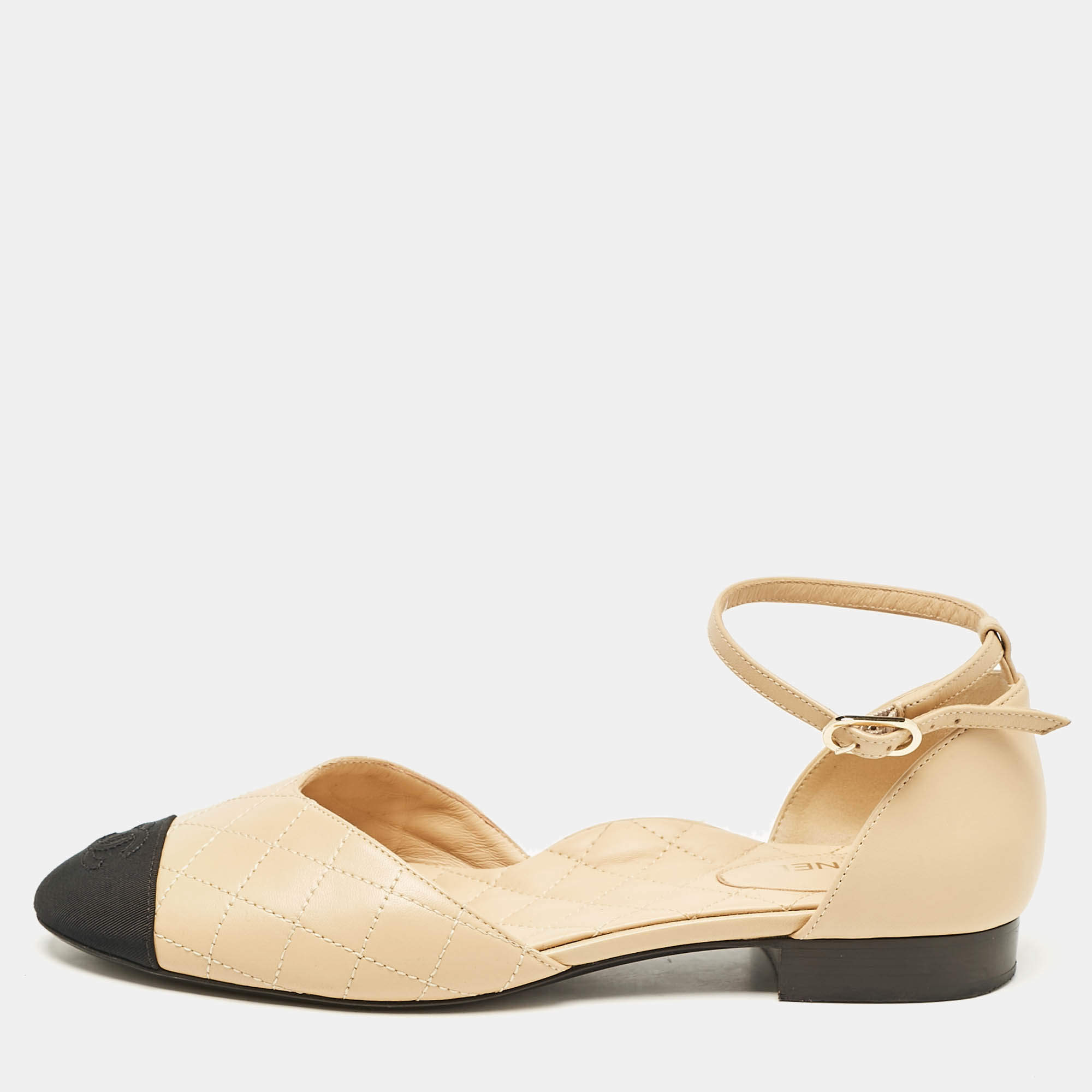 مملوكة مسبقًا Chanel Beige/Black Leather and Canvas Cap Toe CC D'orsay Ballet Flats Size 39.5