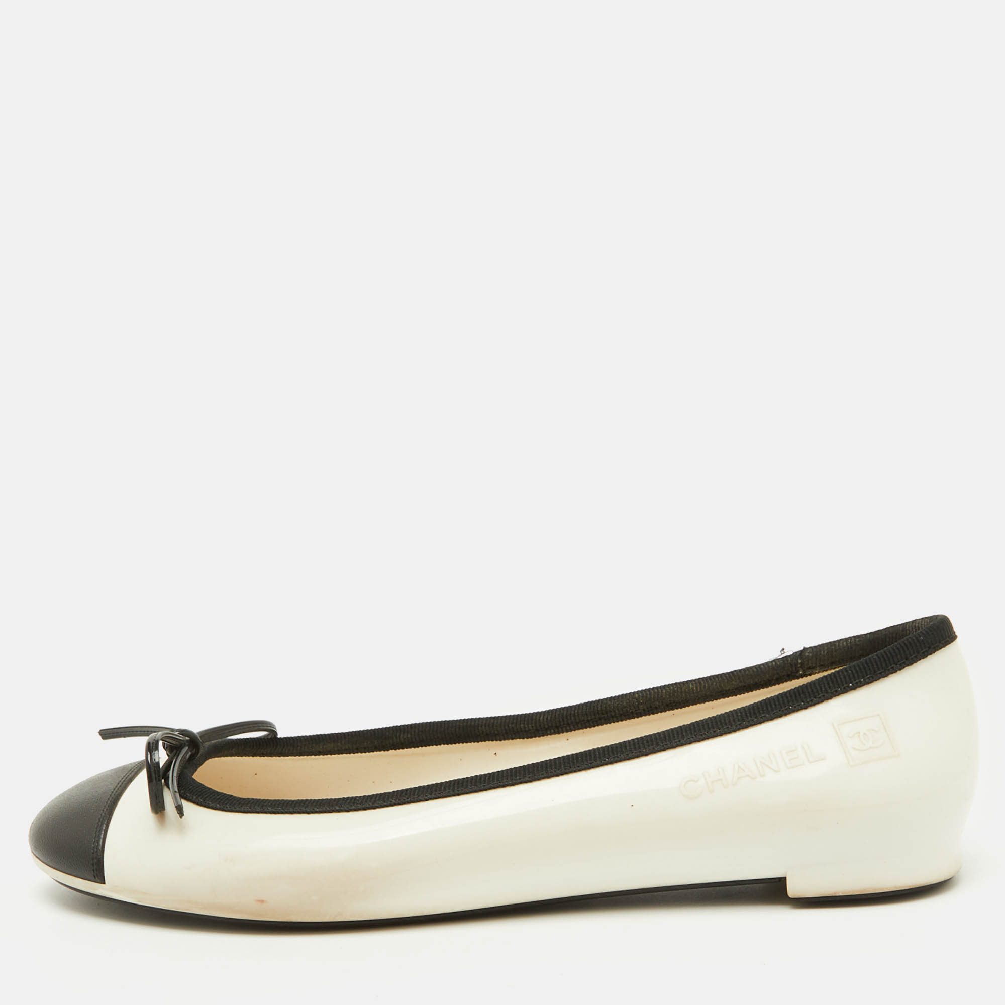 Pre Owned Chanel White/Black Rubber CC Cap Toe Bow Ballet Flats Size 36