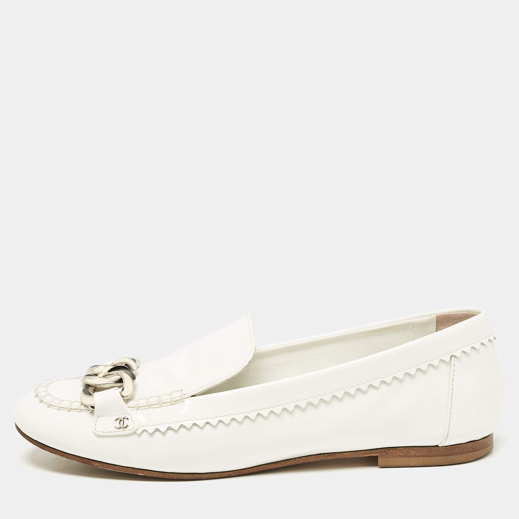 Pre Owned Chanel Off White Patent Leather Chain Embellished Smoking Loafers Size 39