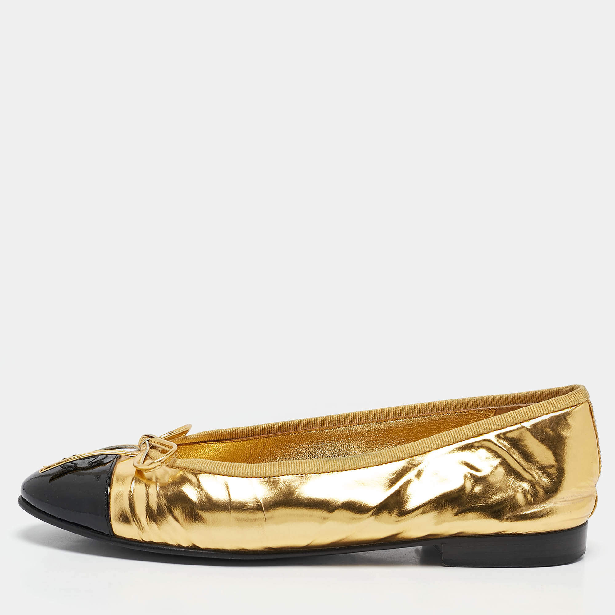 Pre Owned Chanel Gold/Black Patent and Leather CC Cap Toe Bow Ballet Flats Size 35.5