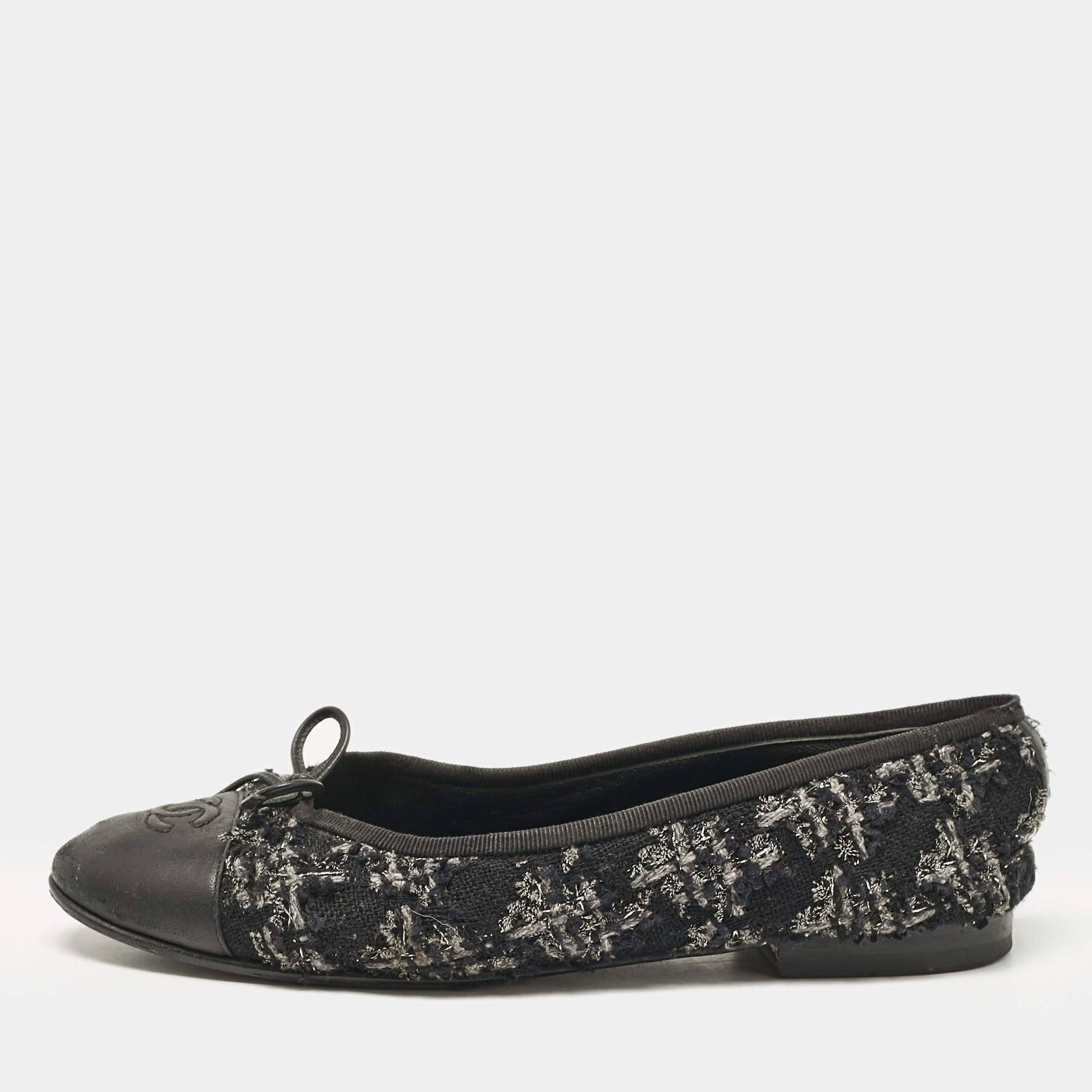 Pre Owned Chanel Blue/Black Leather and Lurex Fabric CC Ballet Flats Size 38.5