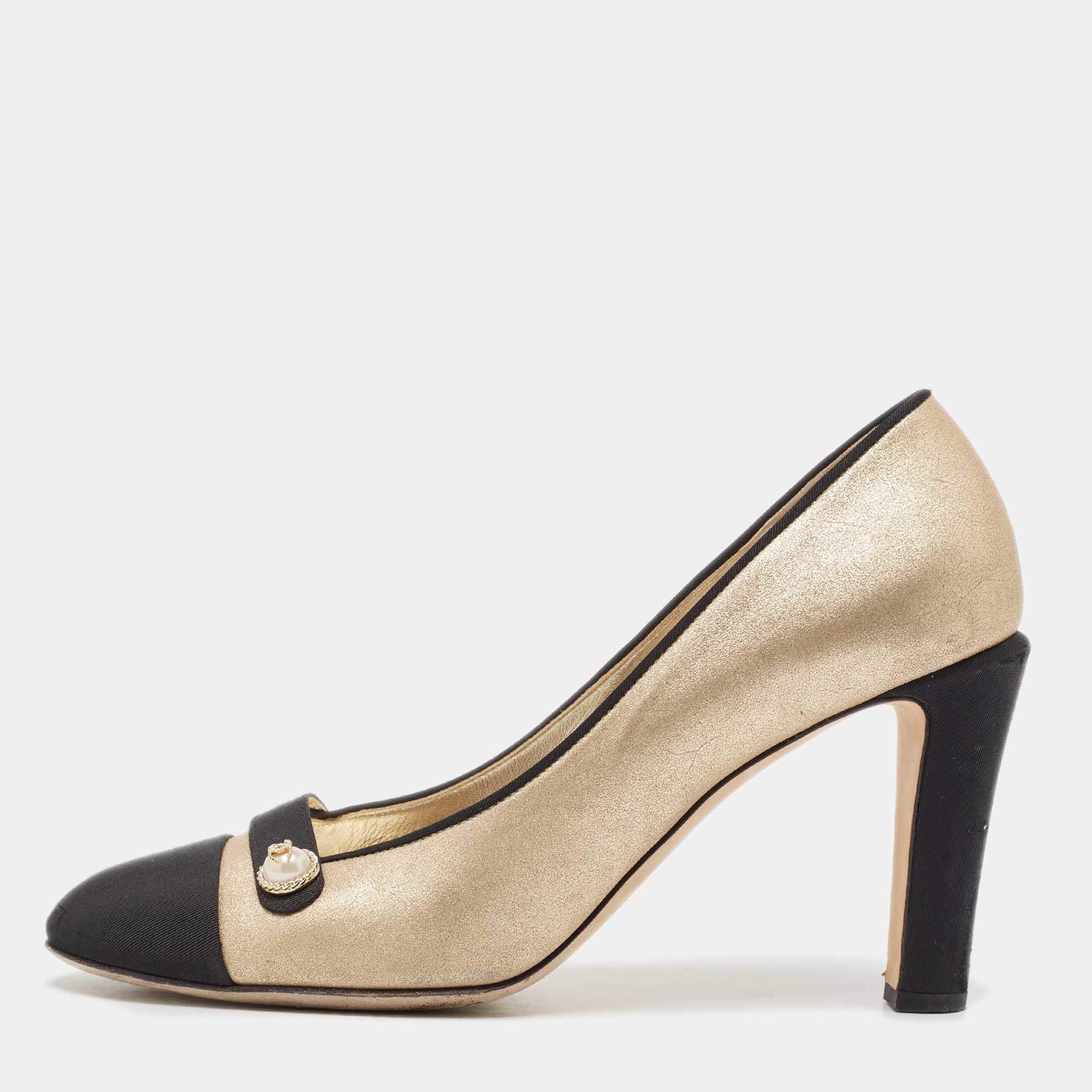 Pre Owned Chanel Metallic Gold/Black Suede and Grosgrain CC Pearl Cap Toe Pumps Size 40.5
