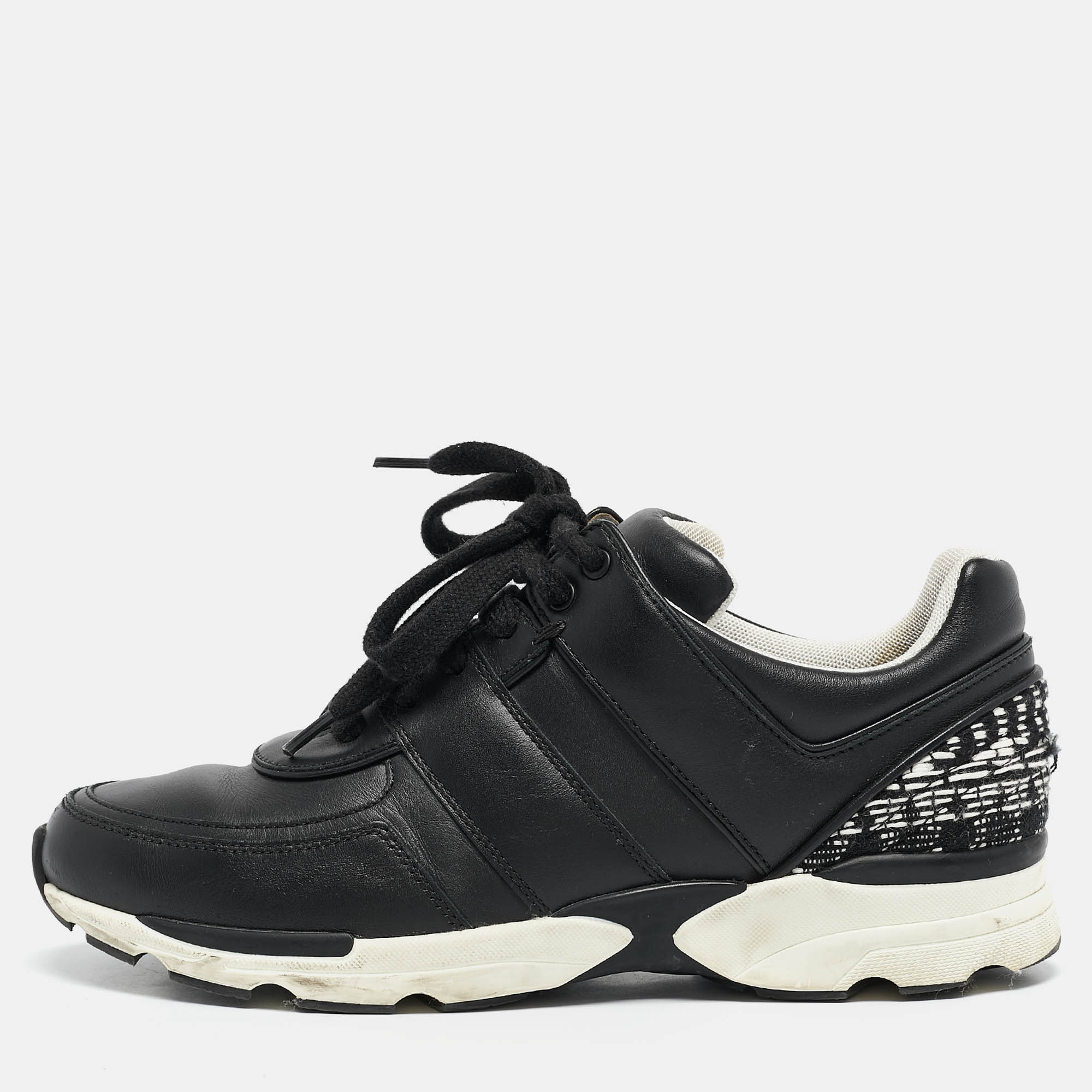 Pre Owned Chanel Black Leather CC Logo Low Top Sneakers Size 39