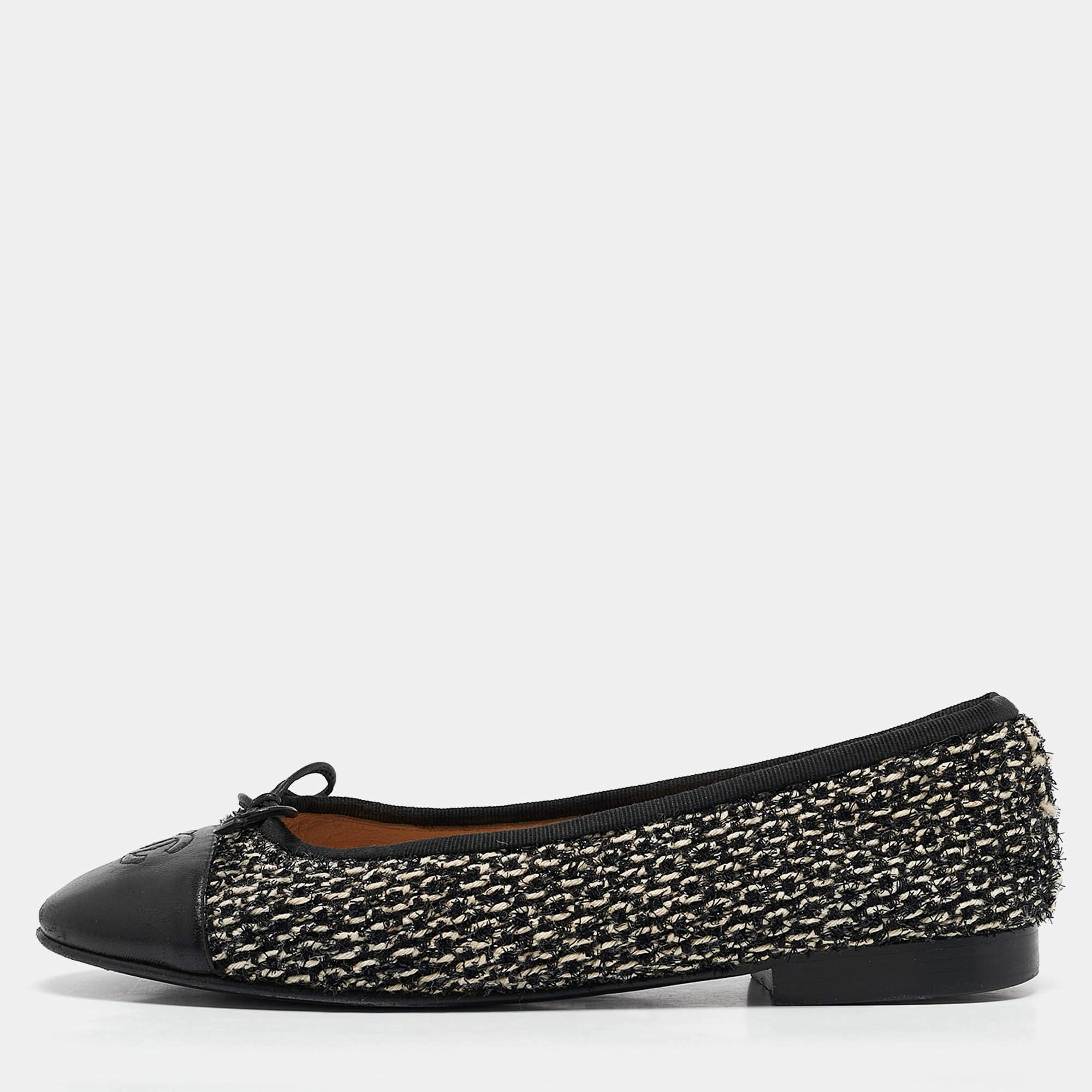 Pre Owned Chanel White/Black Leather and Lurex Fabric CC Ballet Flats Size 38
