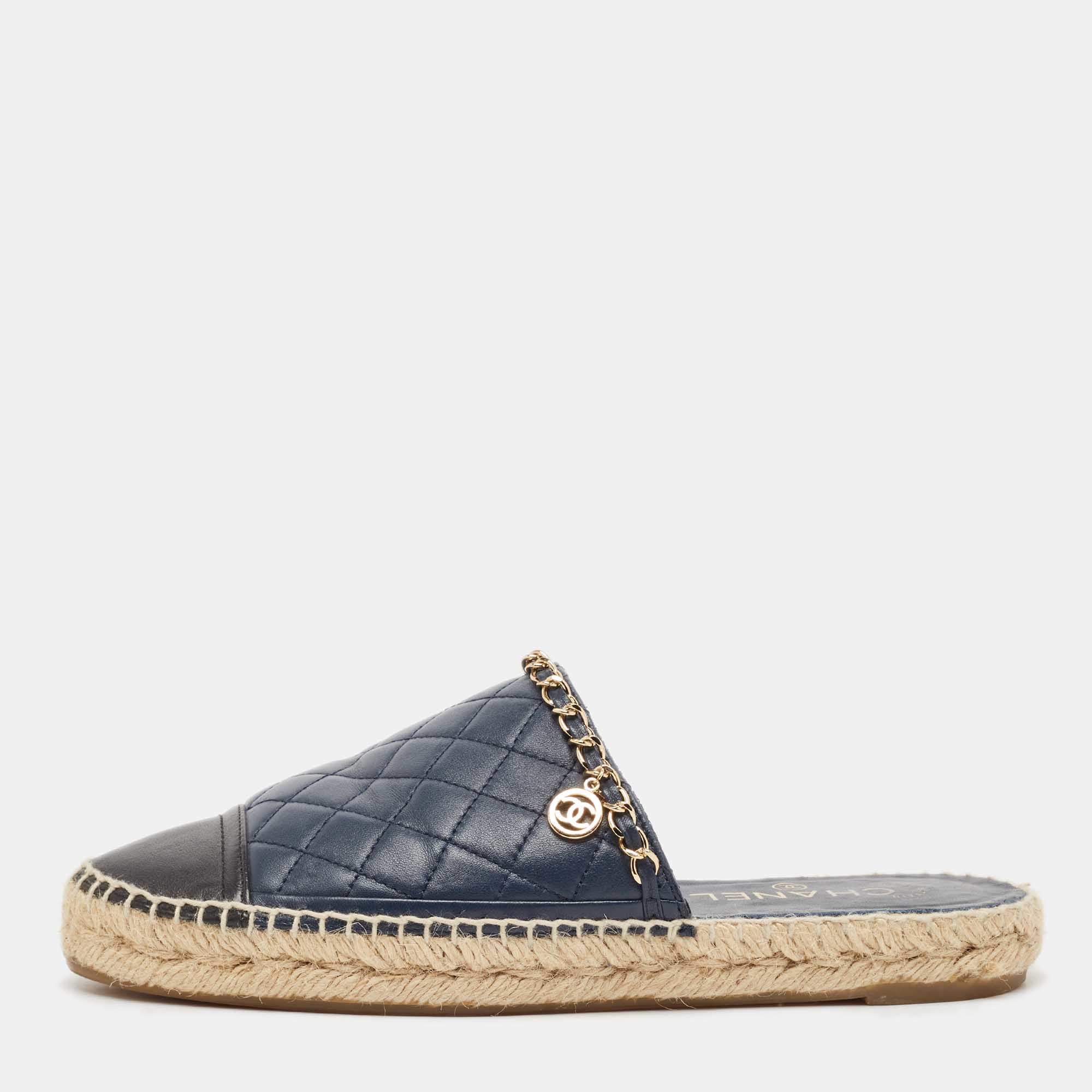 Chanel Navy Blue/Black Leather CC Chain Detail Espadrille Mules Size 39