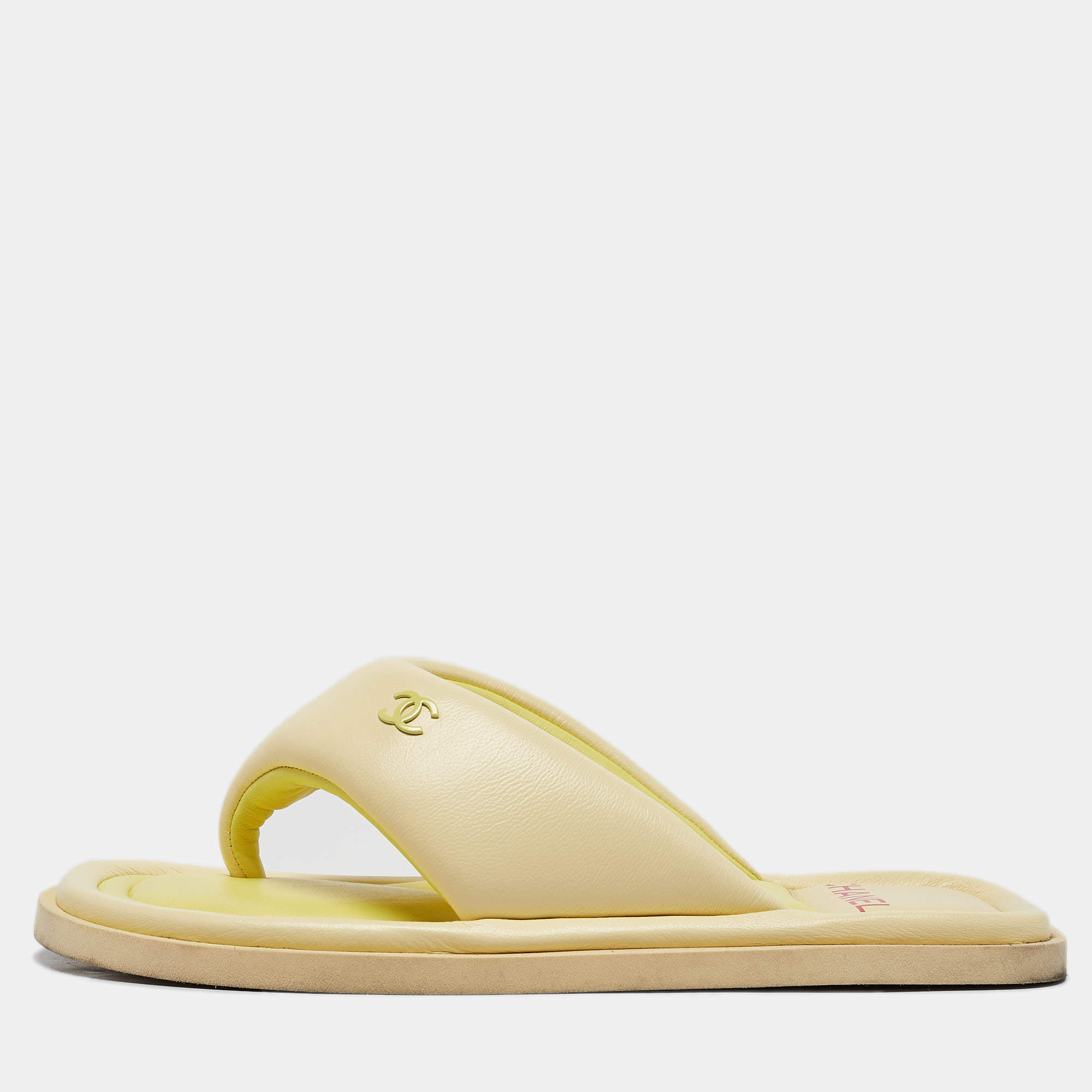 Pre Owned Chanel Yellow Leather Interlocking CC Logo Flip Flops Sandals Size 39