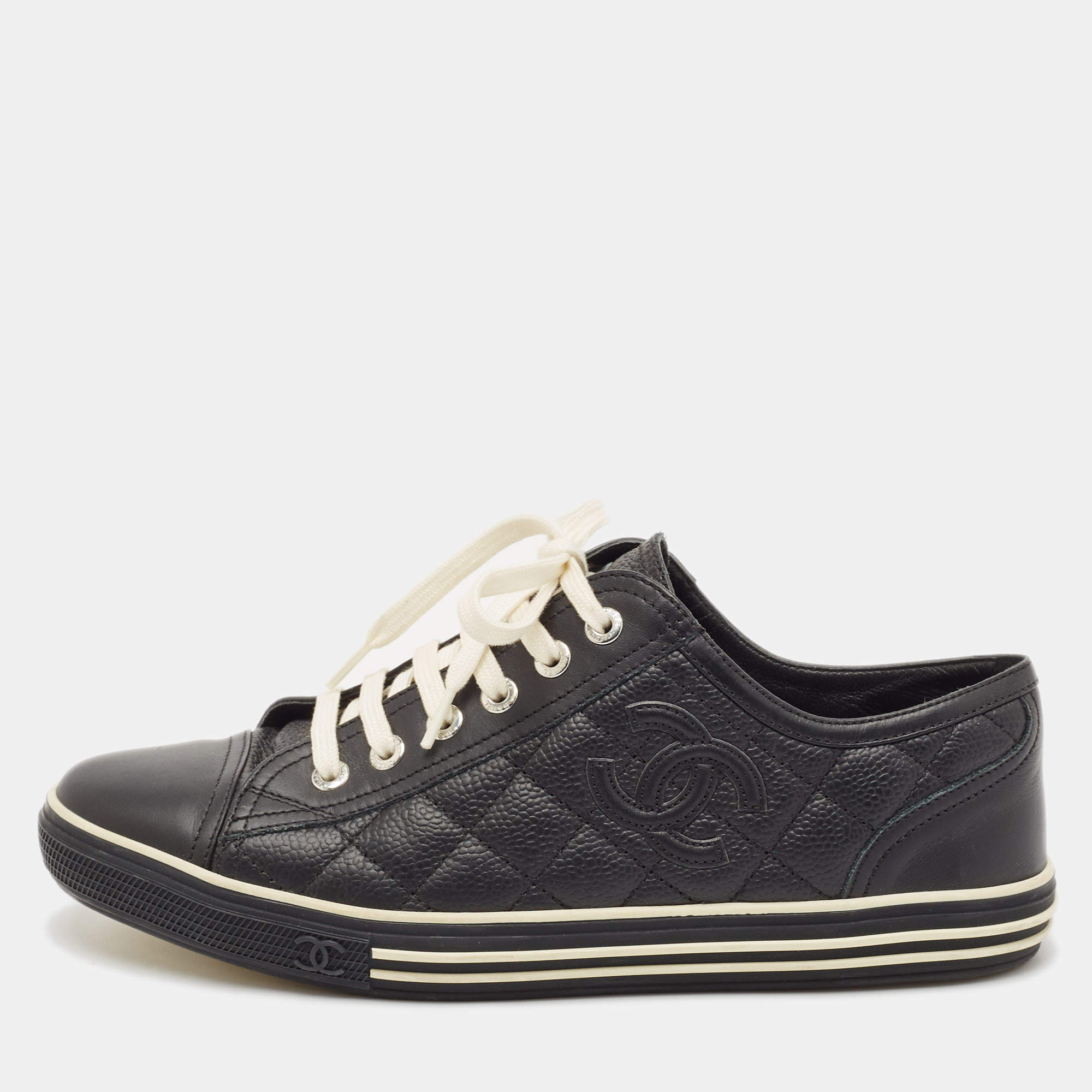 Pre Owned Chanel Black Quilted Leather CC Low Top Sneakers Size 37.5