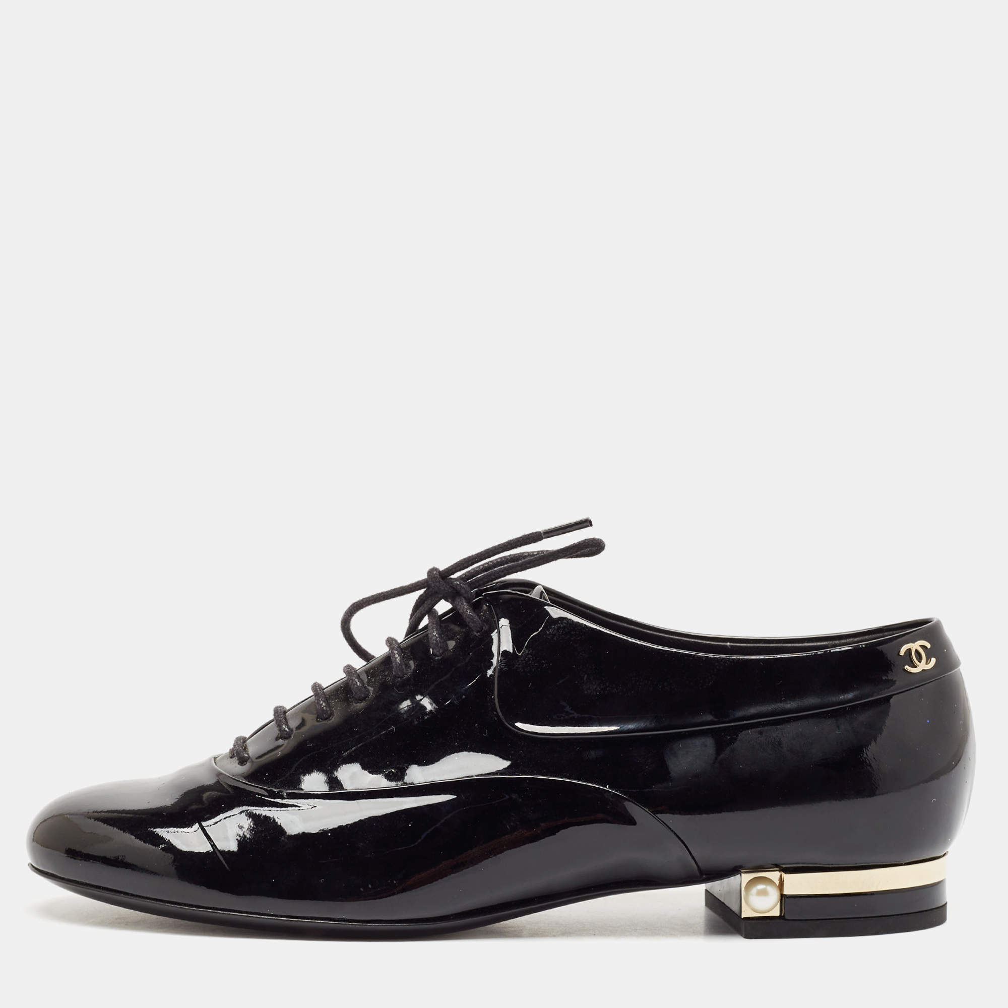 Pre Owned Chanel Black Patent Leather CC Lace Up Oxfords Size 38.5