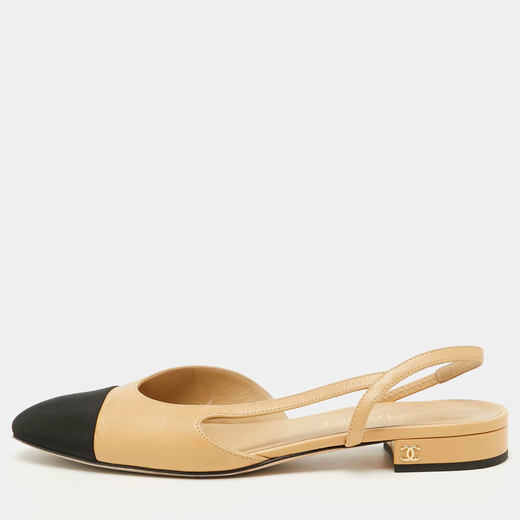 Pre Owned Chanel Beige/Black Leather and Fabric CC Cap Toe Flat Slingback Sandals Size 39.5