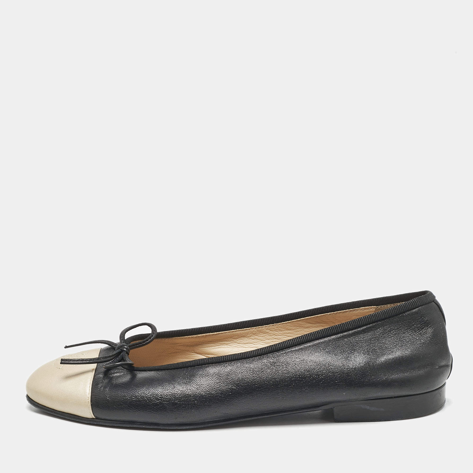 Pre Owned Chanel Black/Beige Leather CC Ballet Flats Size 37.5